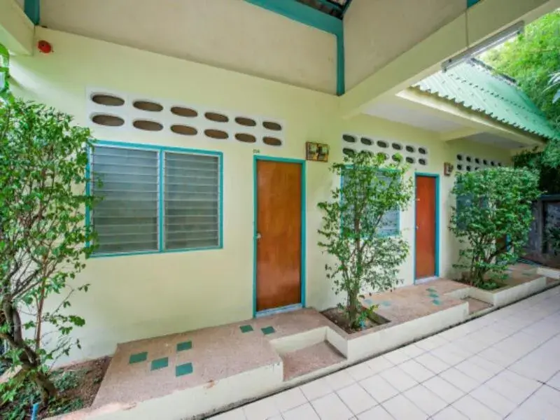 Standard Double Room with Fan in Baantonsai Garden Resort Standard Double Room with Fan in Baantonsai Garden Resort