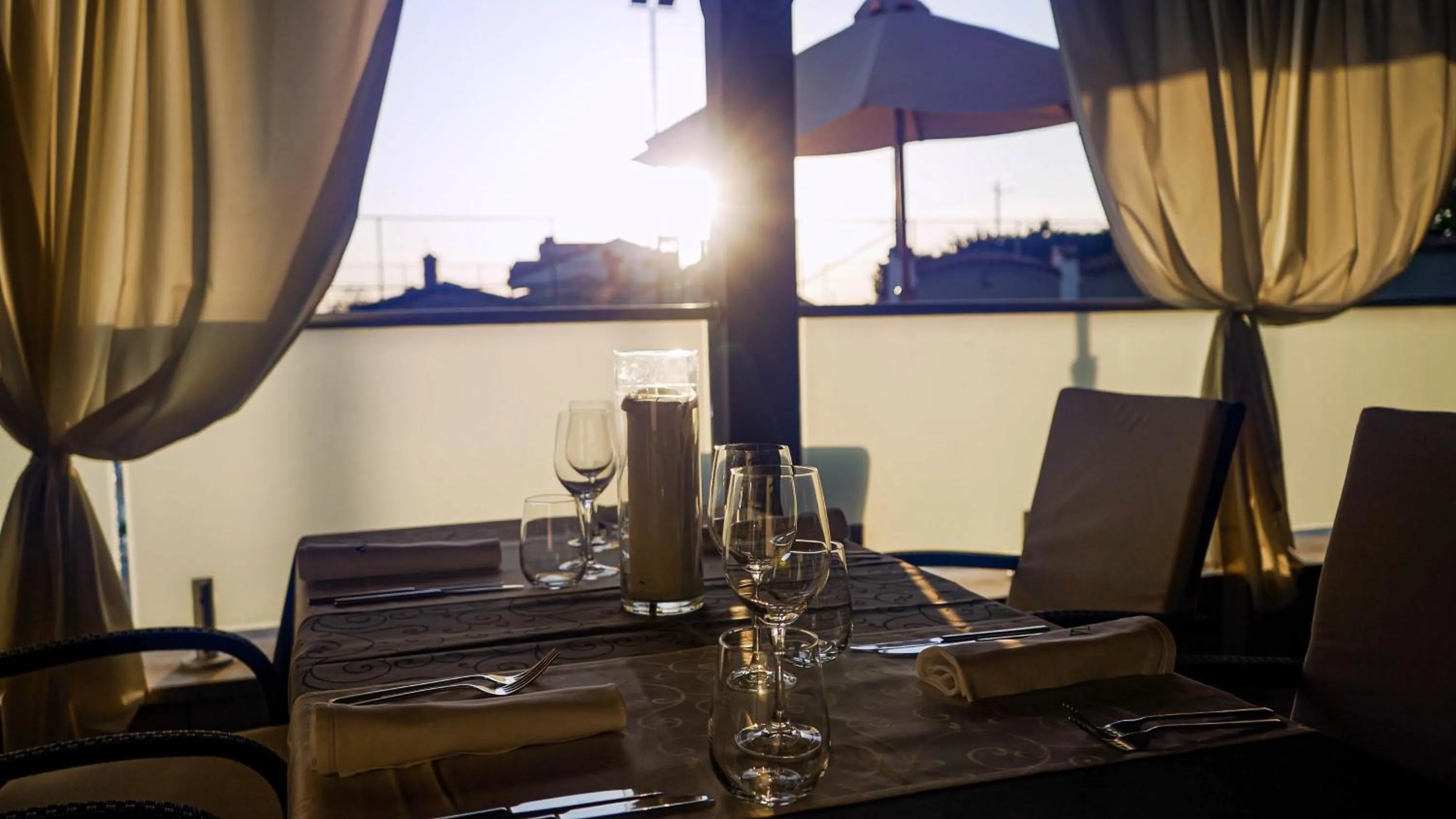 Restaurant/places to eat in Hotel Villa Letan