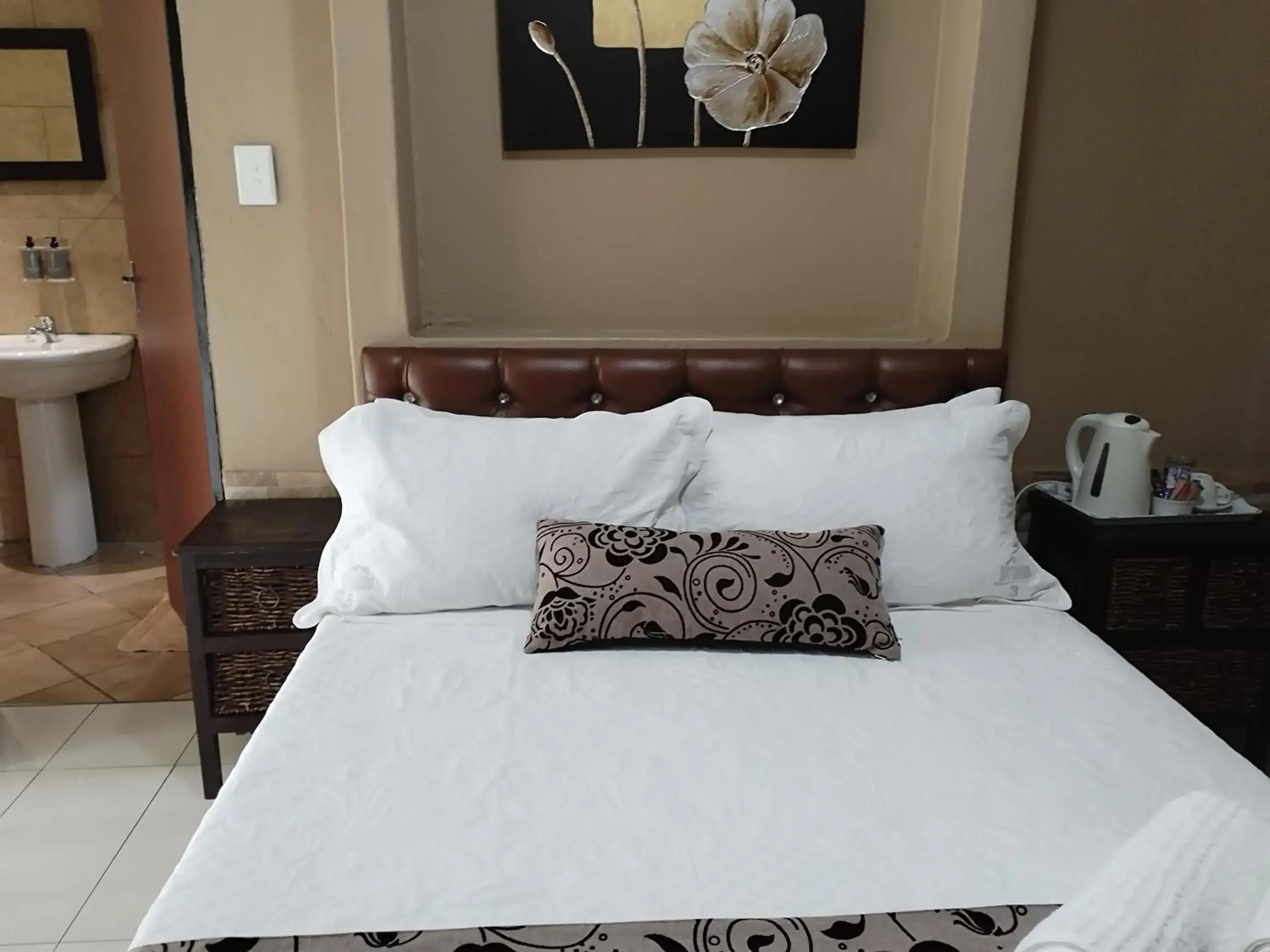 Standard Double Room in Ditsaleng Bed and Breakfast Standard Double Room in Ditsaleng Bed and Breakfast