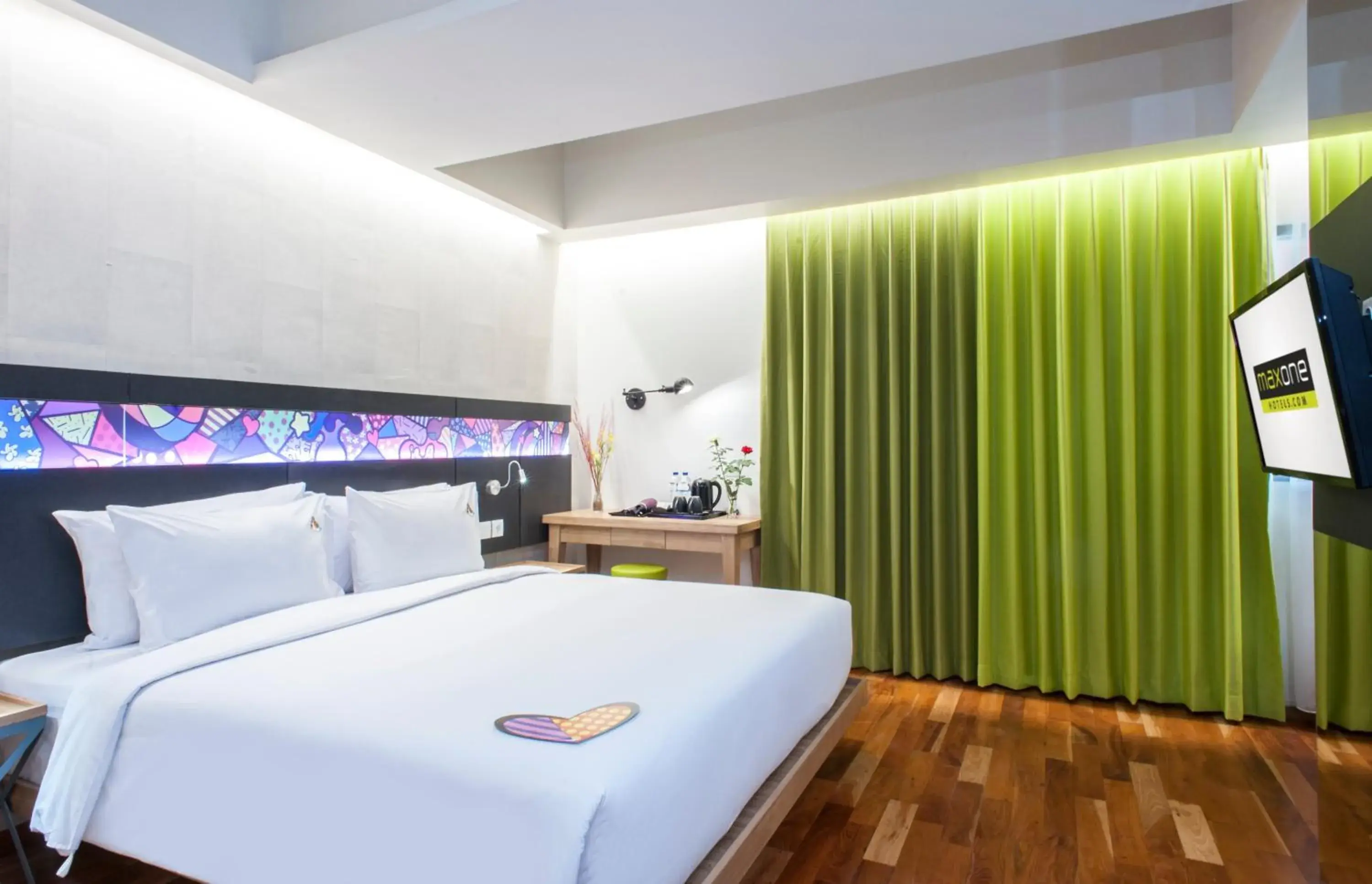 Happiness Double or Twin Room in MaxOneHotels at Dharmahusada Surabaya Happiness Double or Twin Room in MaxOneHotels at Dharmahusada Surabaya