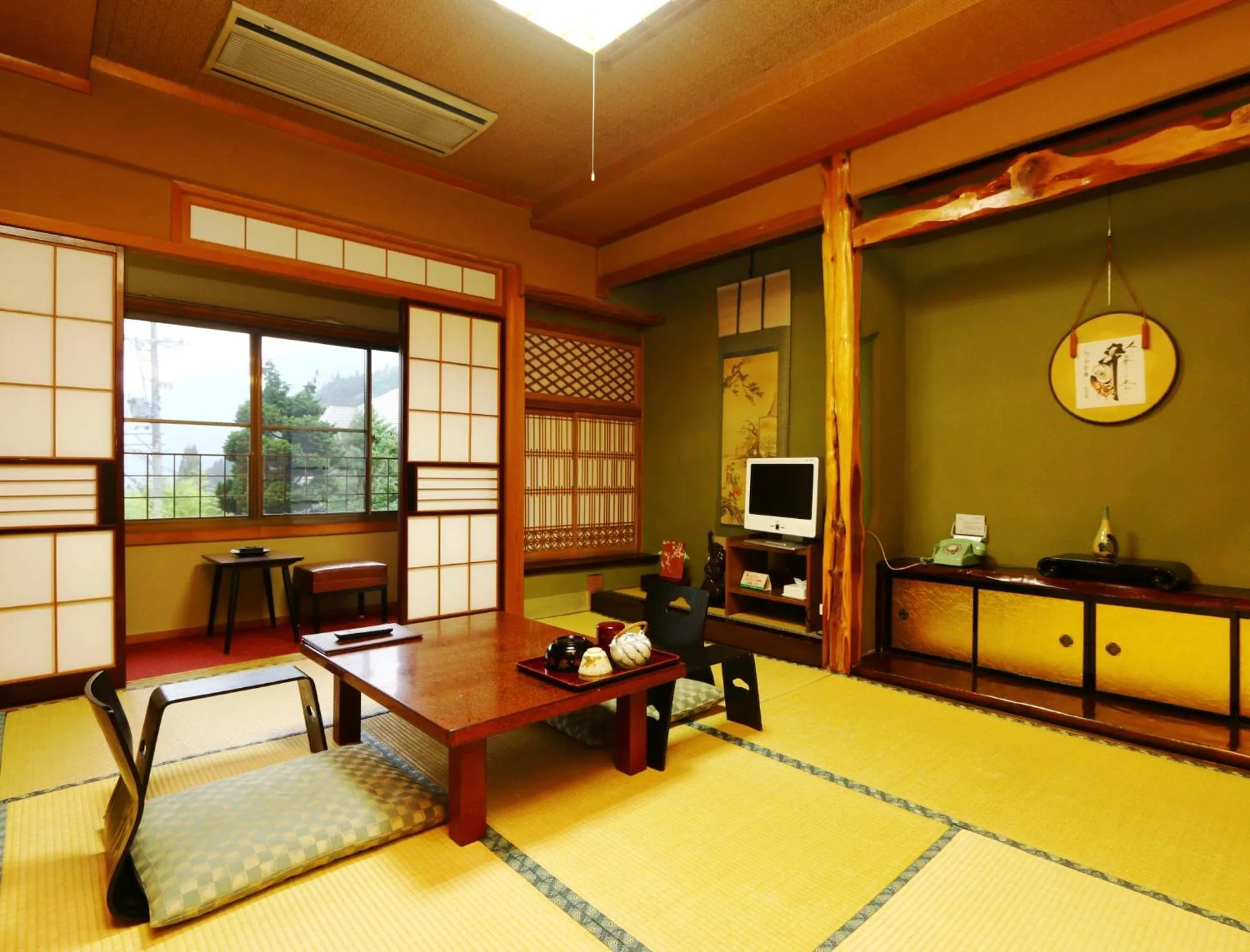 Photo of the whole room in Miyamaso