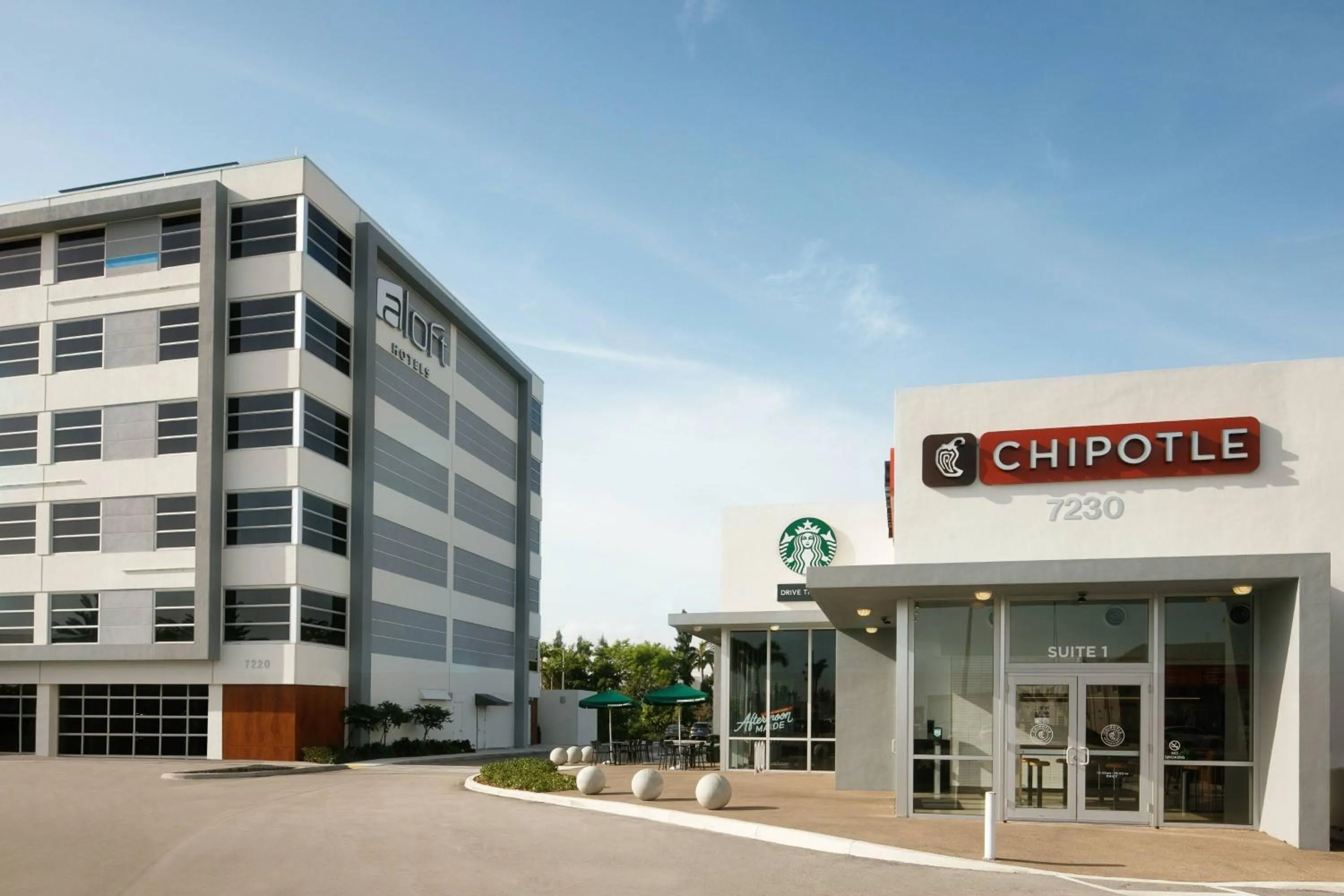 Restaurant/places to eat in Aloft Miami Airport