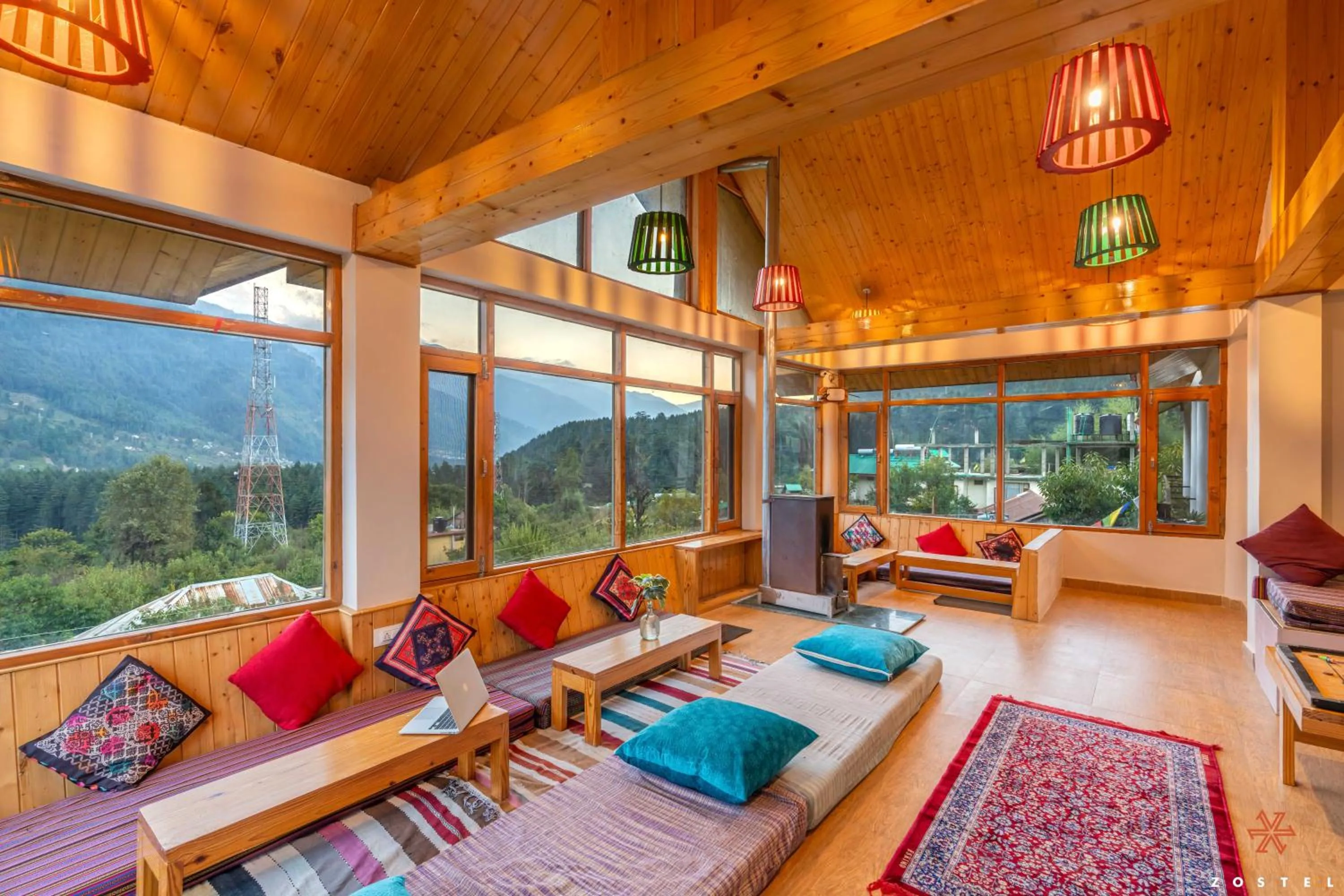 Living room in Zostel Old Manali