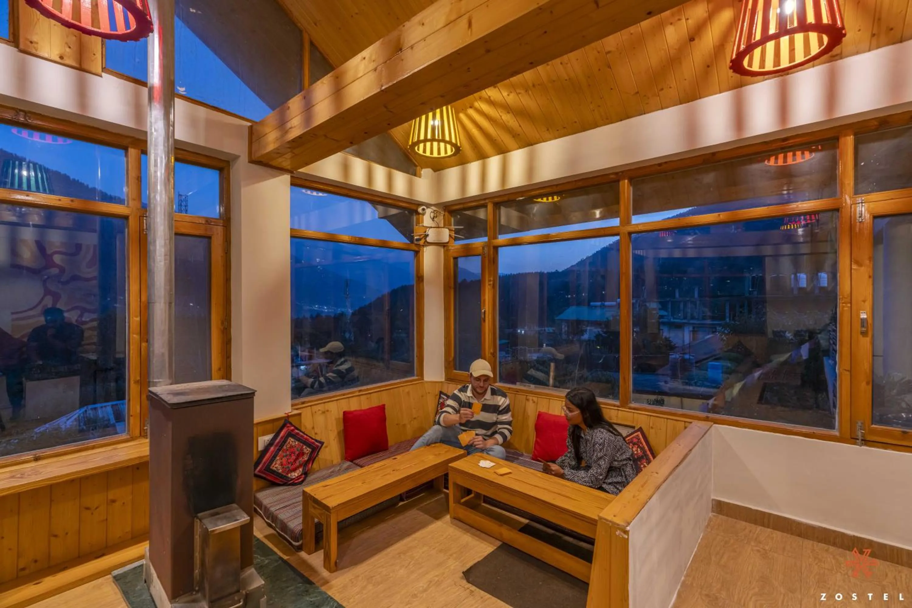 Living room in Zostel Old Manali