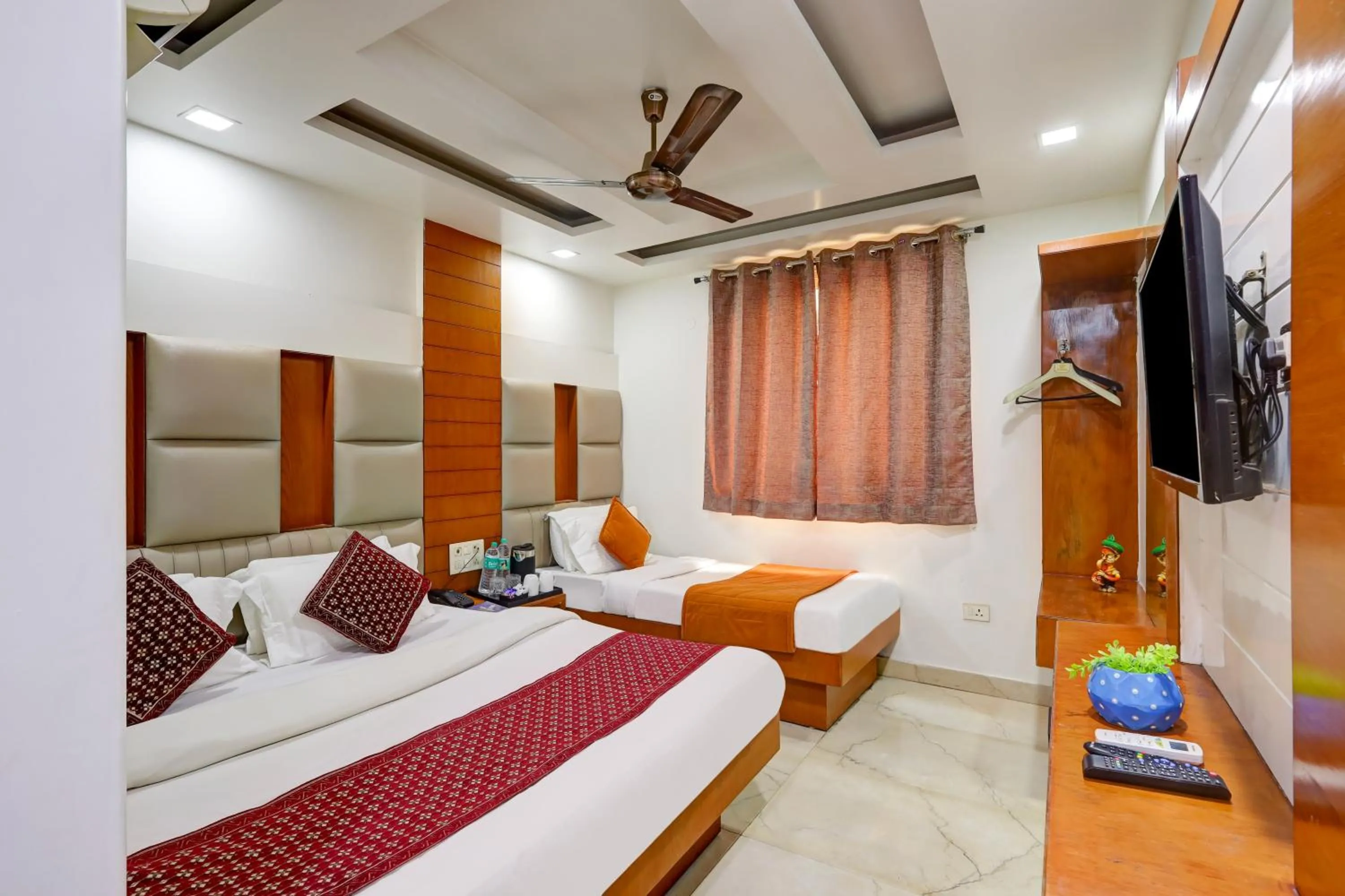 Bed in Hotel Tashkent Palace - Walk in from New Delhi Station & Metro Station