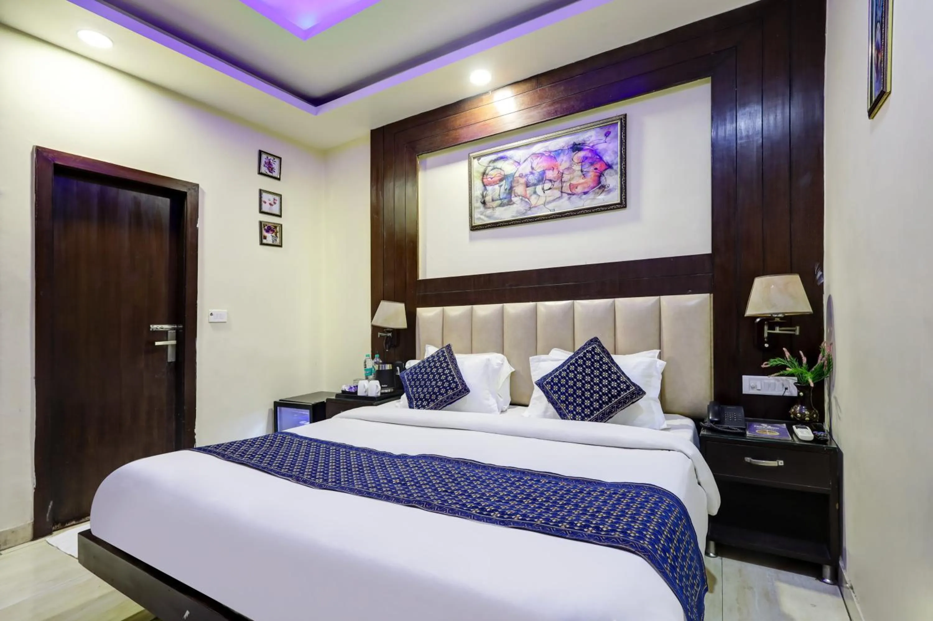 Bedroom, Bed in Hotel Tashkent Palace - Walk in from New Delhi Station & Metro Station