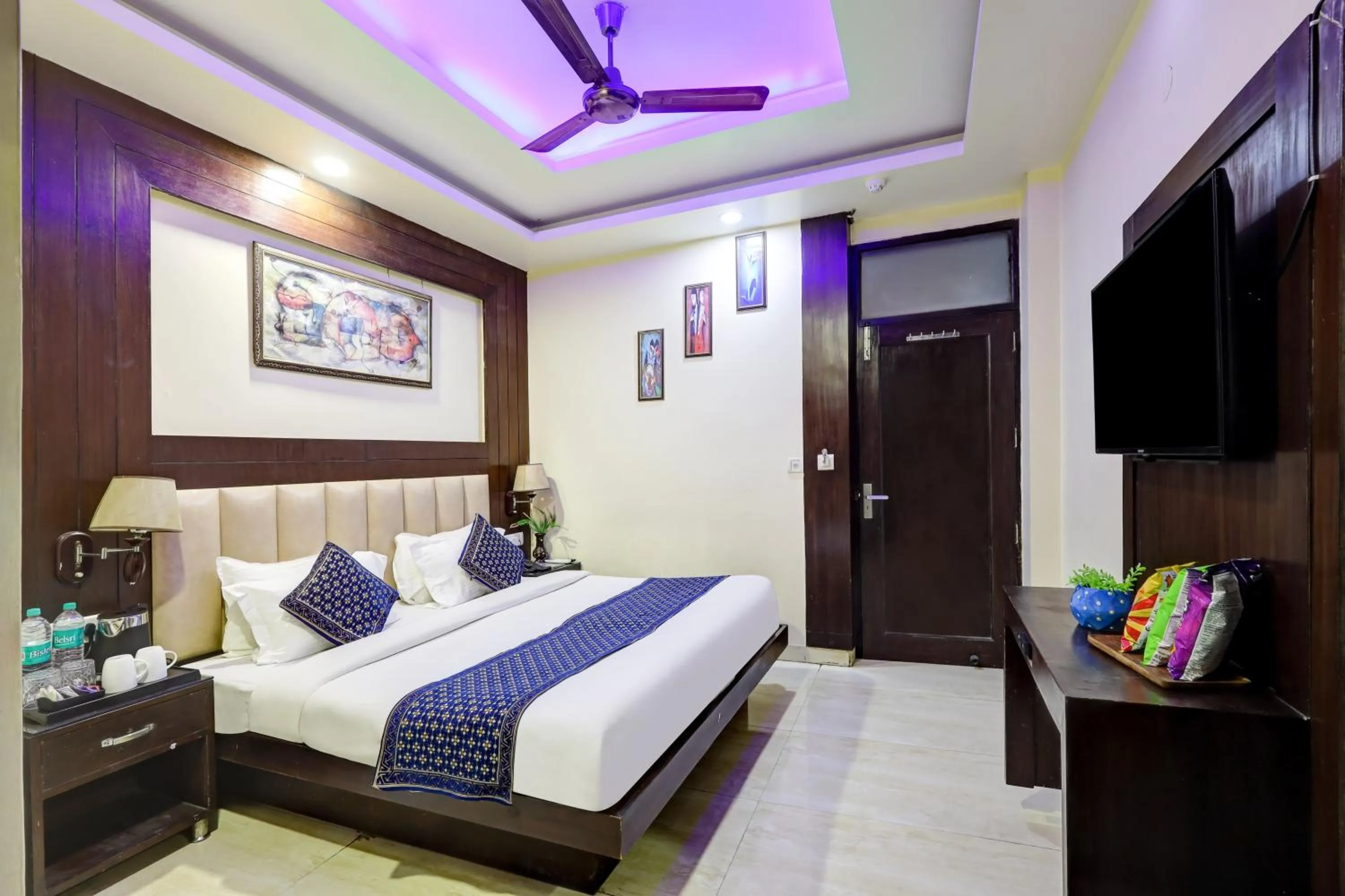 Bedroom, Bed in Hotel Tashkent Palace - Walk in from New Delhi Station & Metro Station