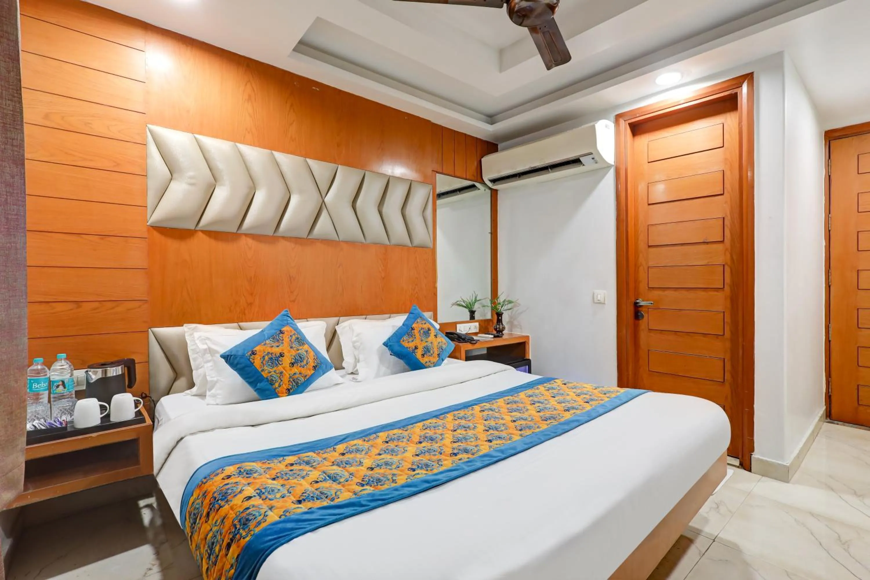 Bedroom, Bed in Hotel Tashkent Palace - Walk in from New Delhi Station & Metro Station