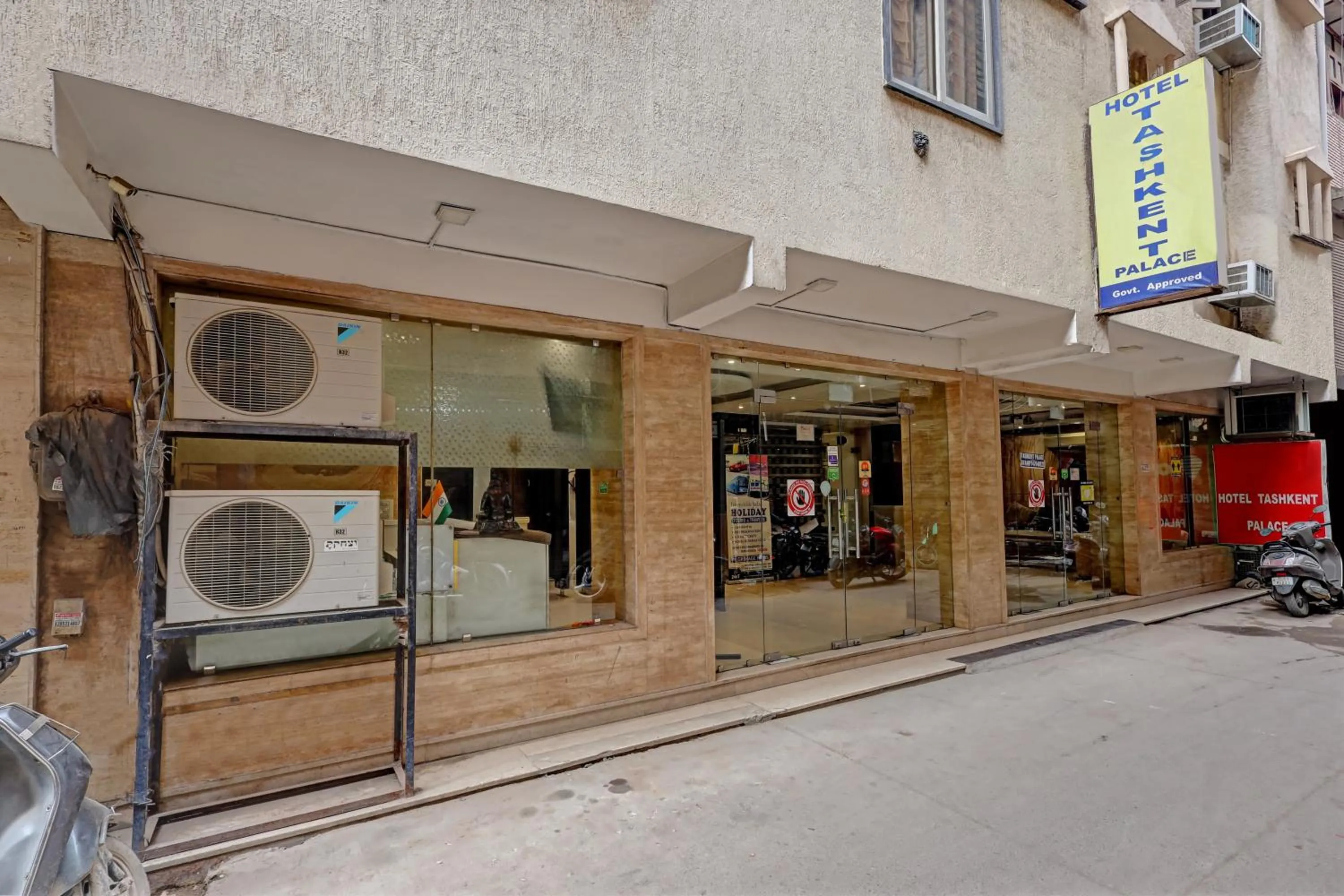 Facade/entrance in Hotel Tashkent Palace - Walk in from New Delhi Station & Metro Station