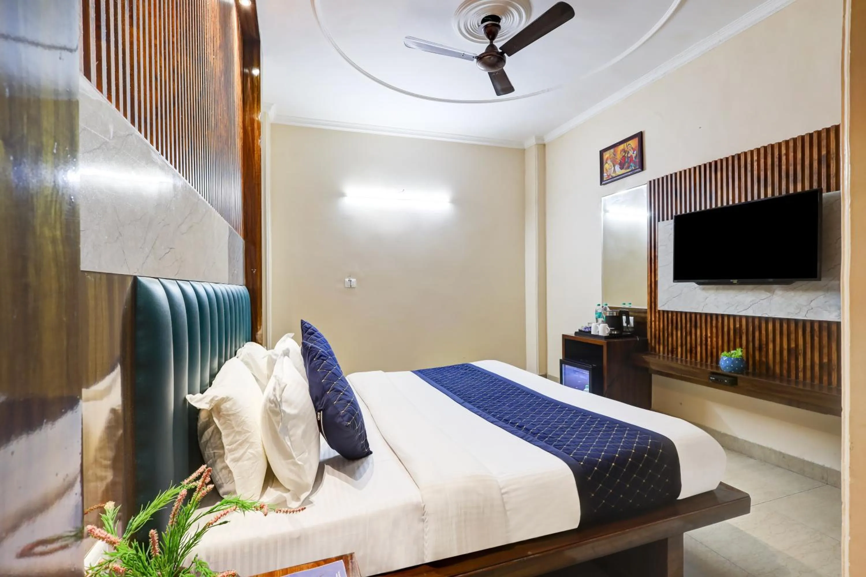 Bedroom, Bed in Hotel Tashkent Palace - Walk in from New Delhi Station & Metro Station