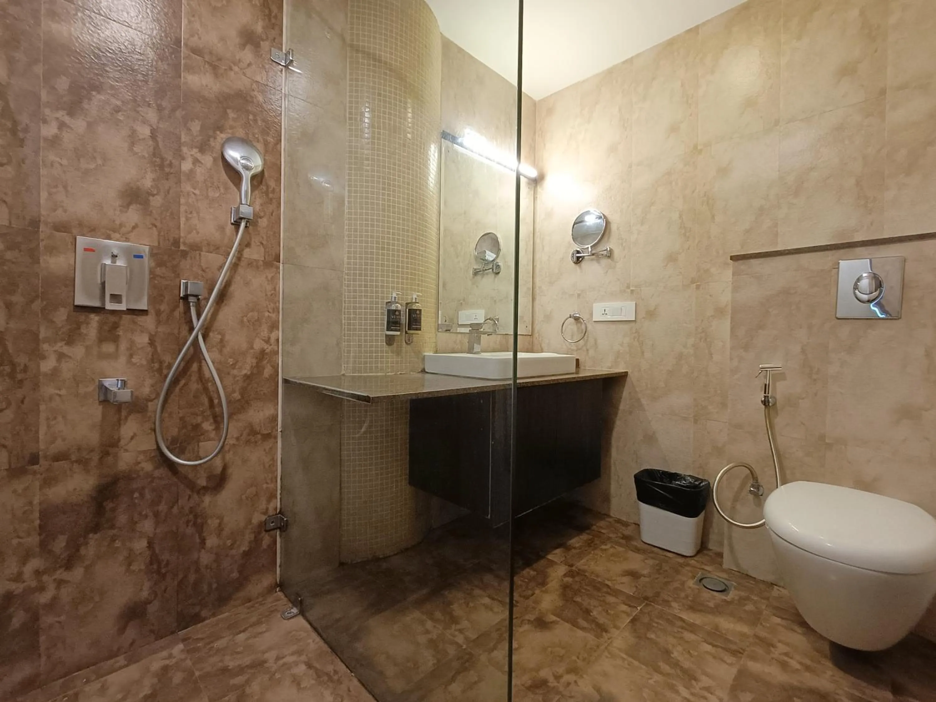 Shower in Hotel Mumbai House