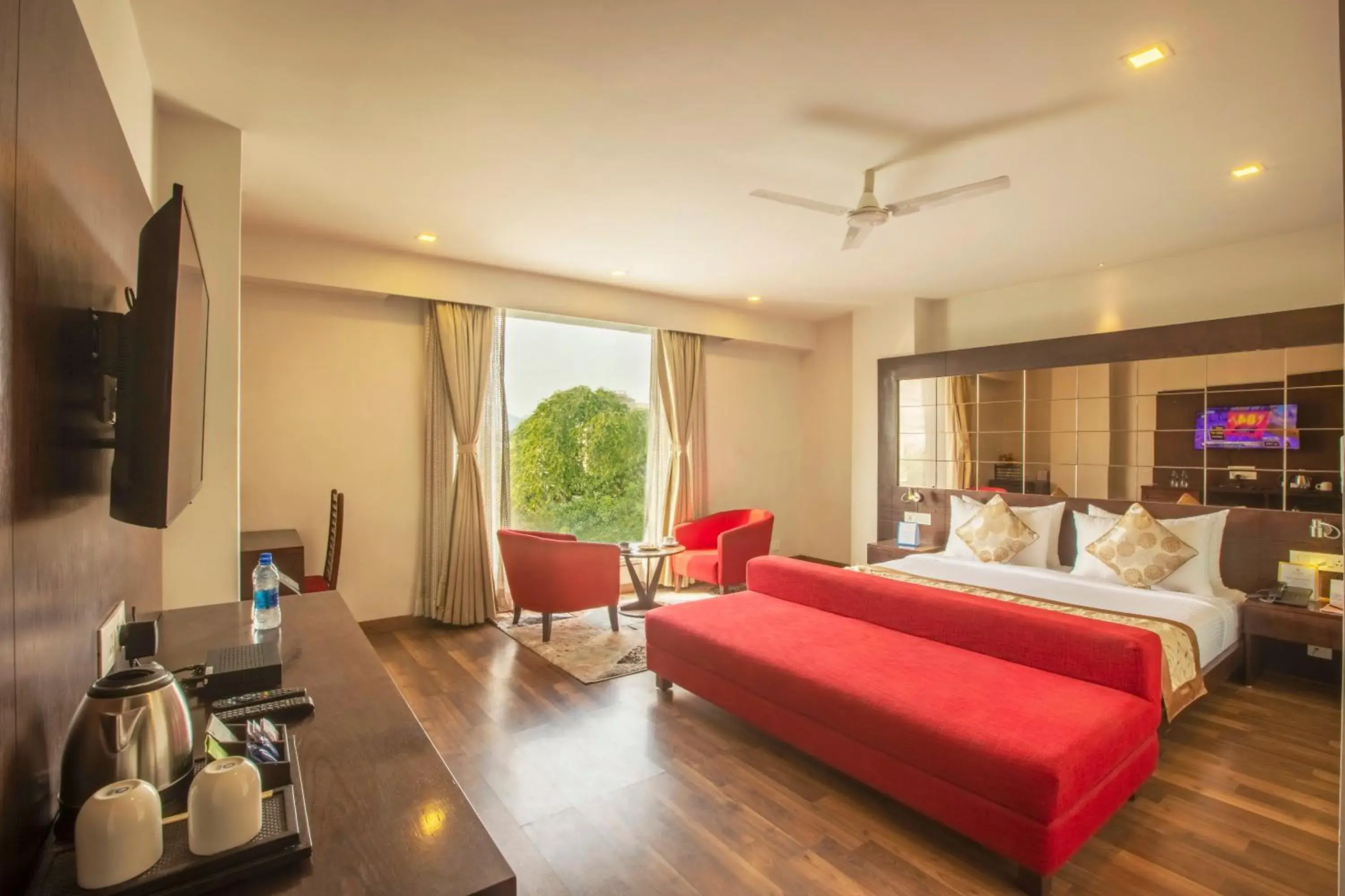 Suite with City View - single occupancy in Hotel Mumbai House Suite with City View - single occupancy in Hotel Mumbai House
