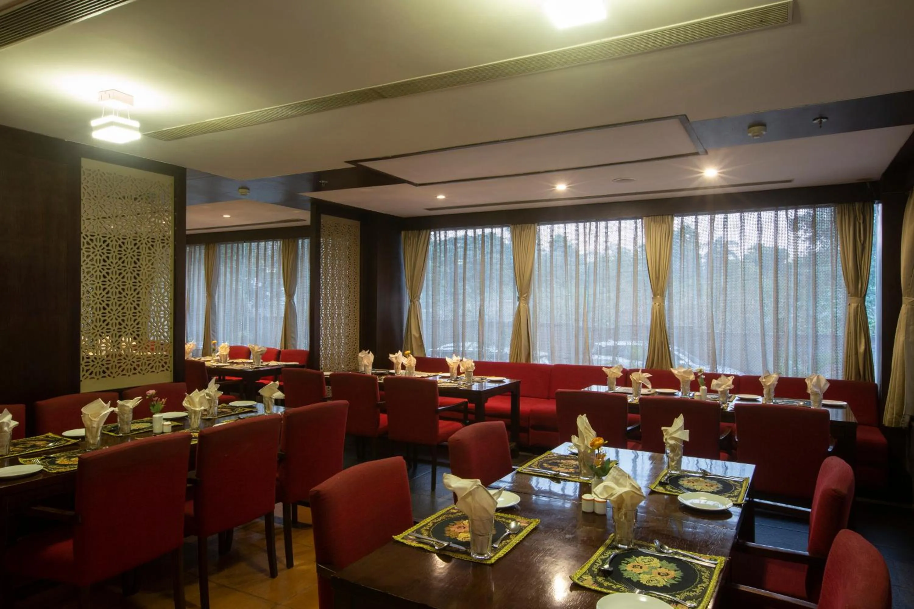 Restaurant/places to eat in Hotel Mumbai House