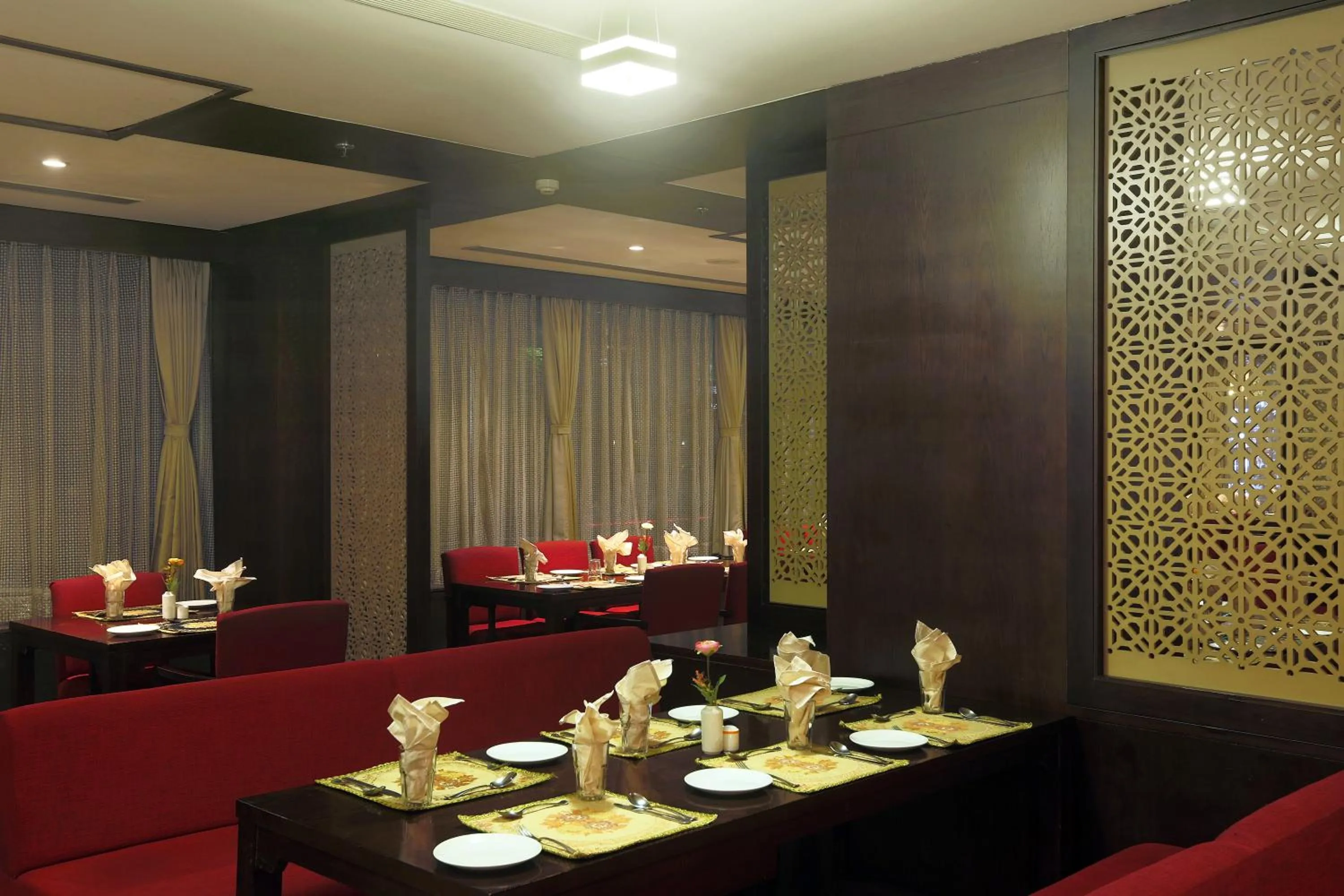 Restaurant/places to eat in Hotel Mumbai House