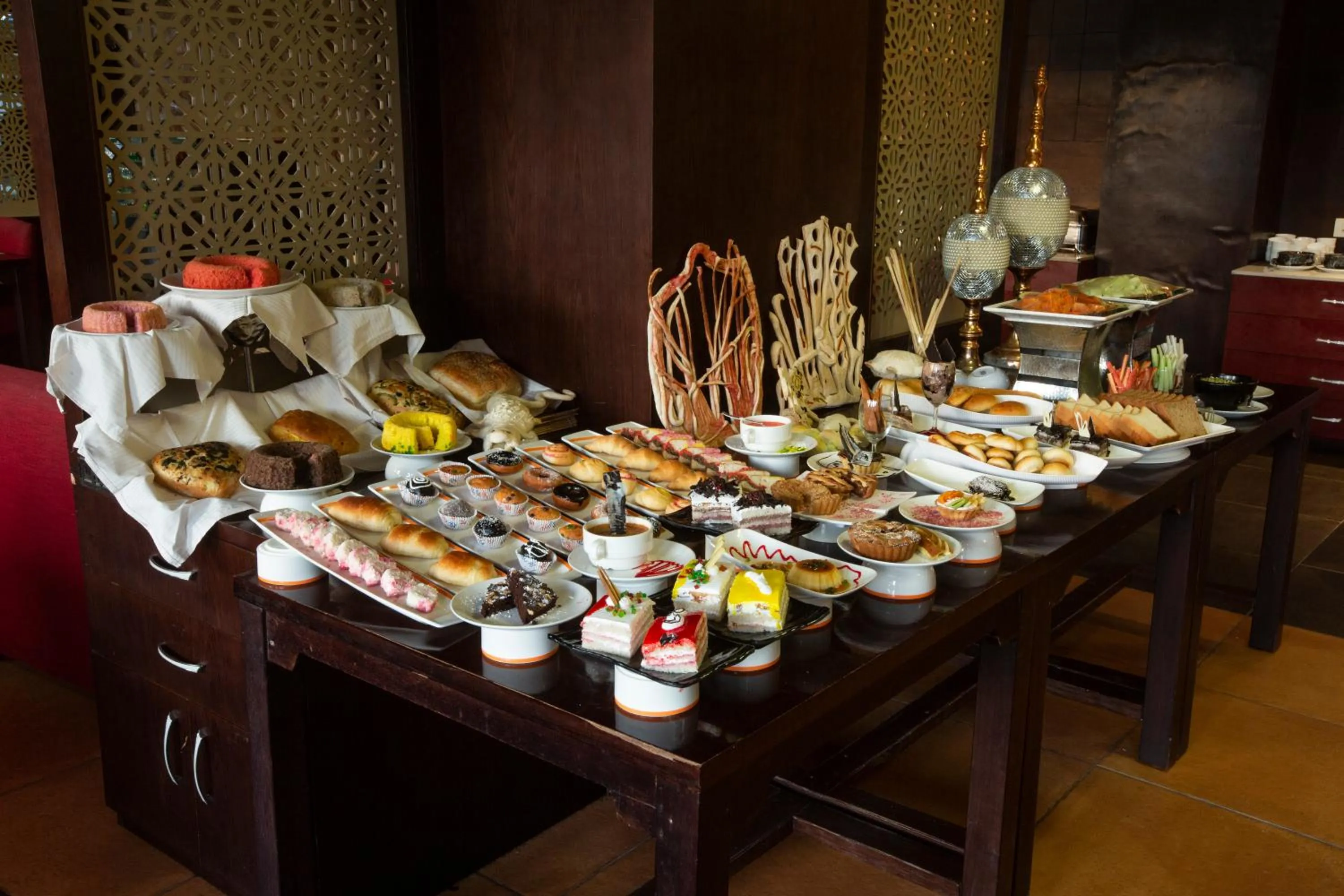 Food and drinks in Hotel Mumbai House