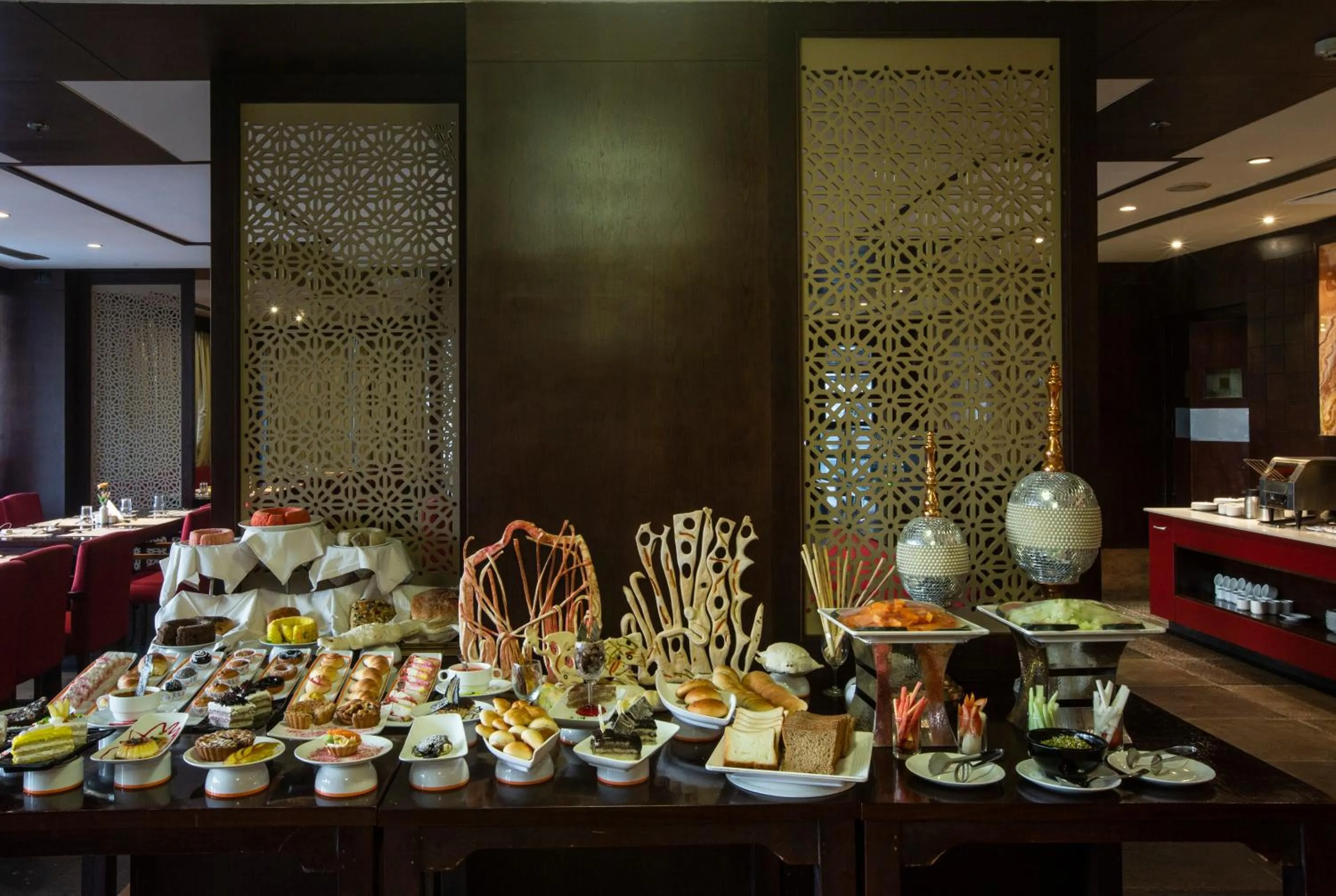 Food and drinks in Hotel Mumbai House