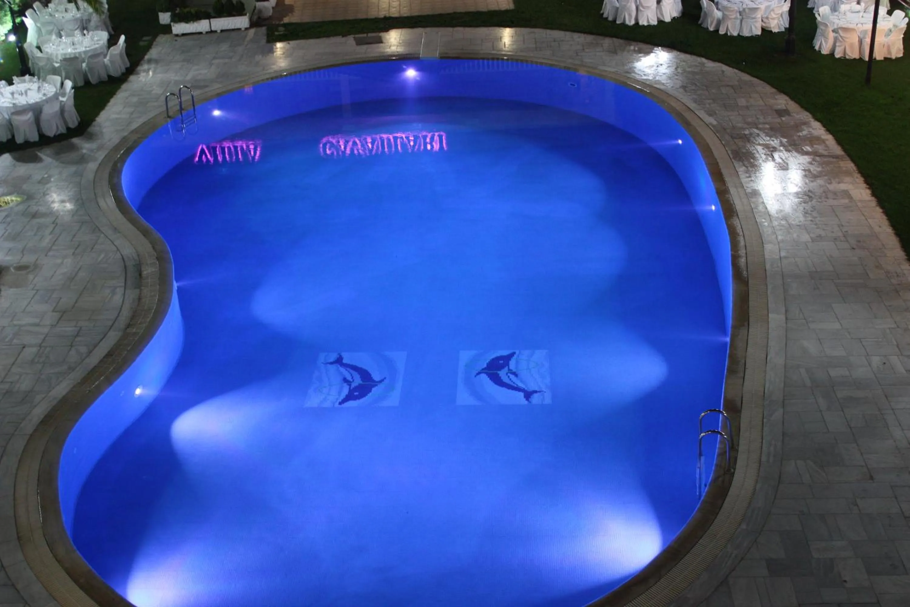 Swimming pool in Cavallari Palace Hotel Suites