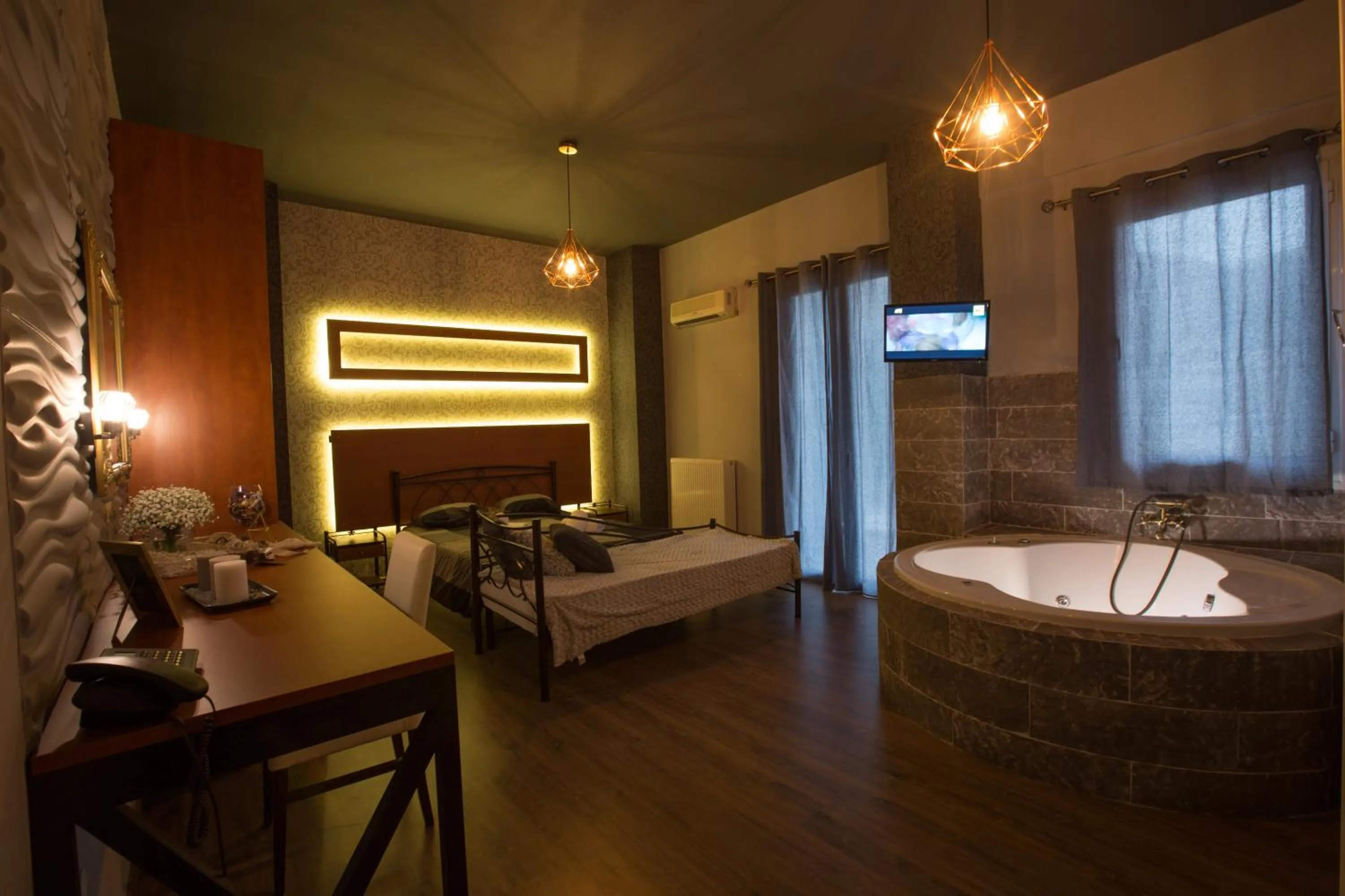 Bathroom, Bed in Cavallari Palace Hotel Suites