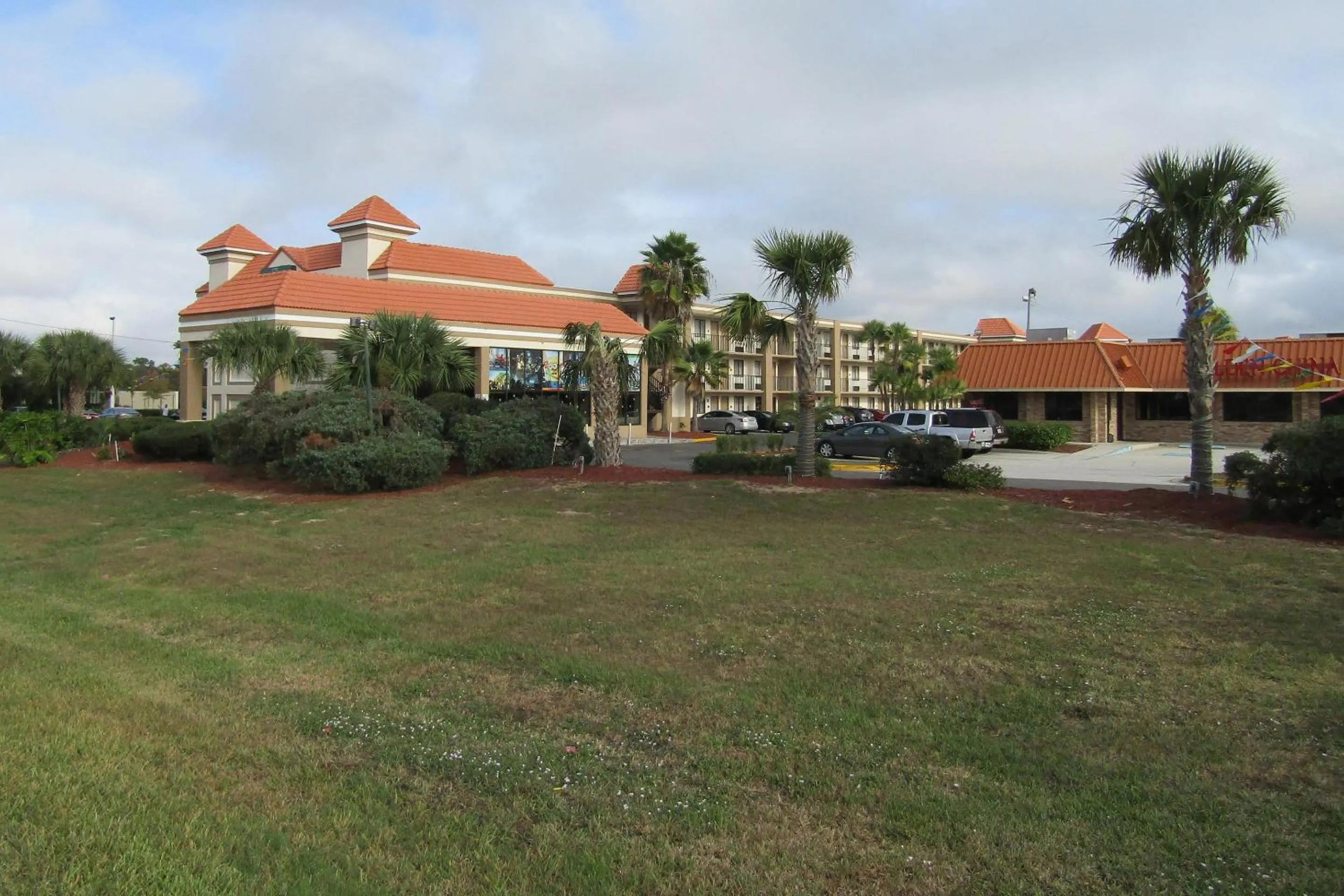 Property building in Quality Inn & Suites Kissimmee by The Lake