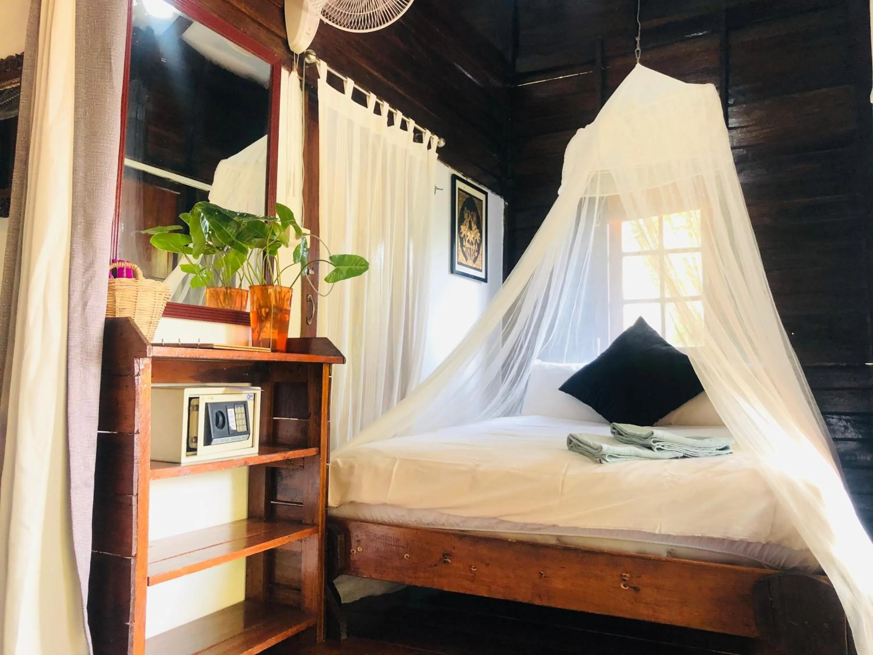 Bedroom, Bed in Oon Lee Bungalows