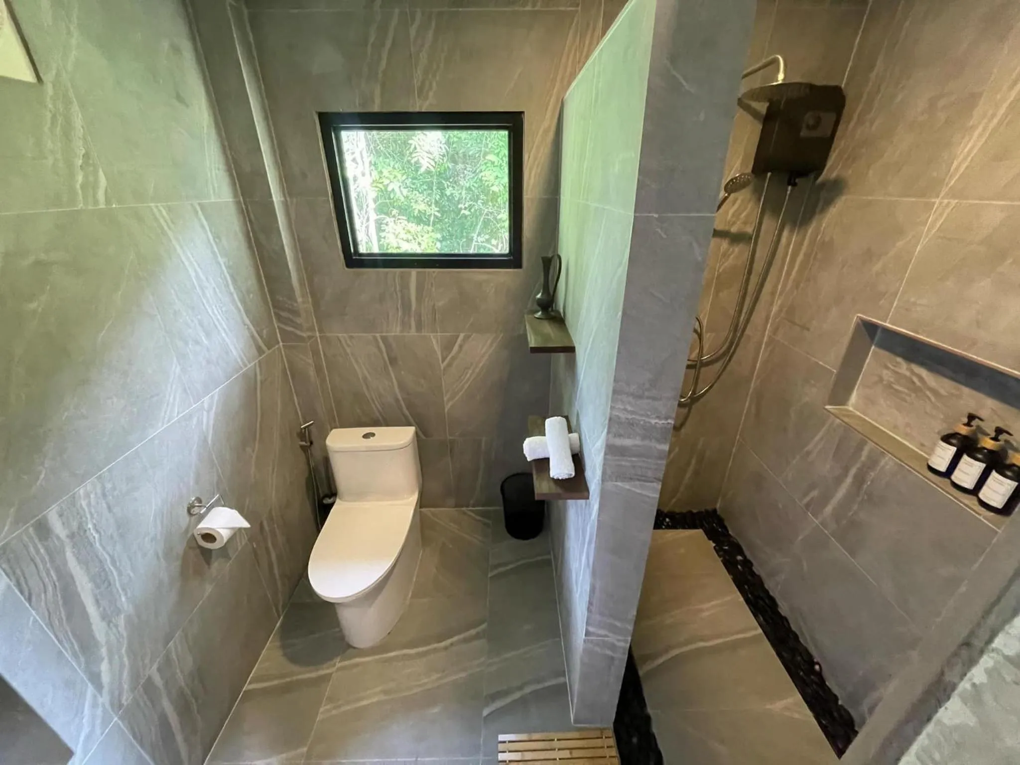 Toilet in Oon Lee Bungalows