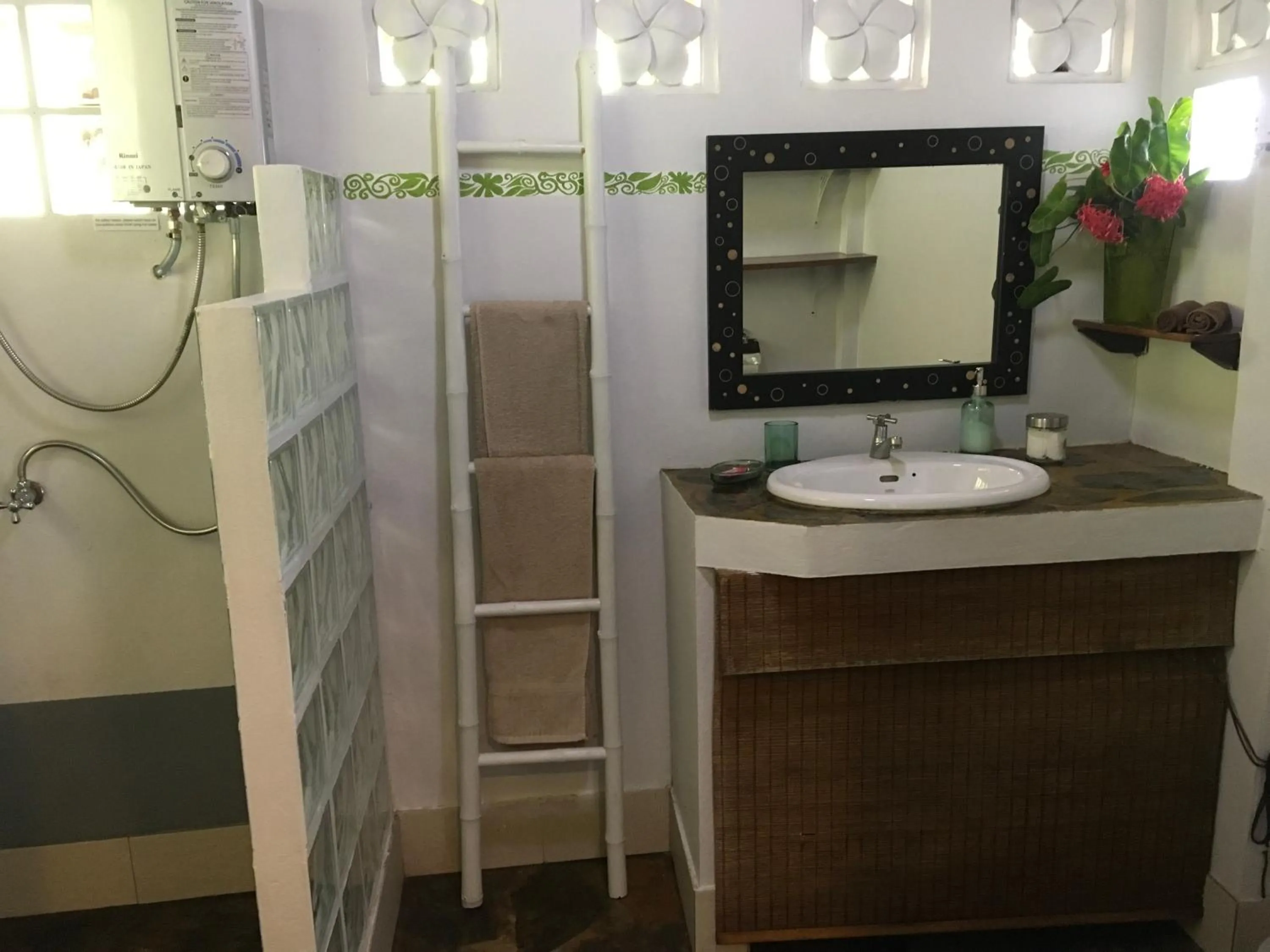 Shower in Oon Lee Bungalows