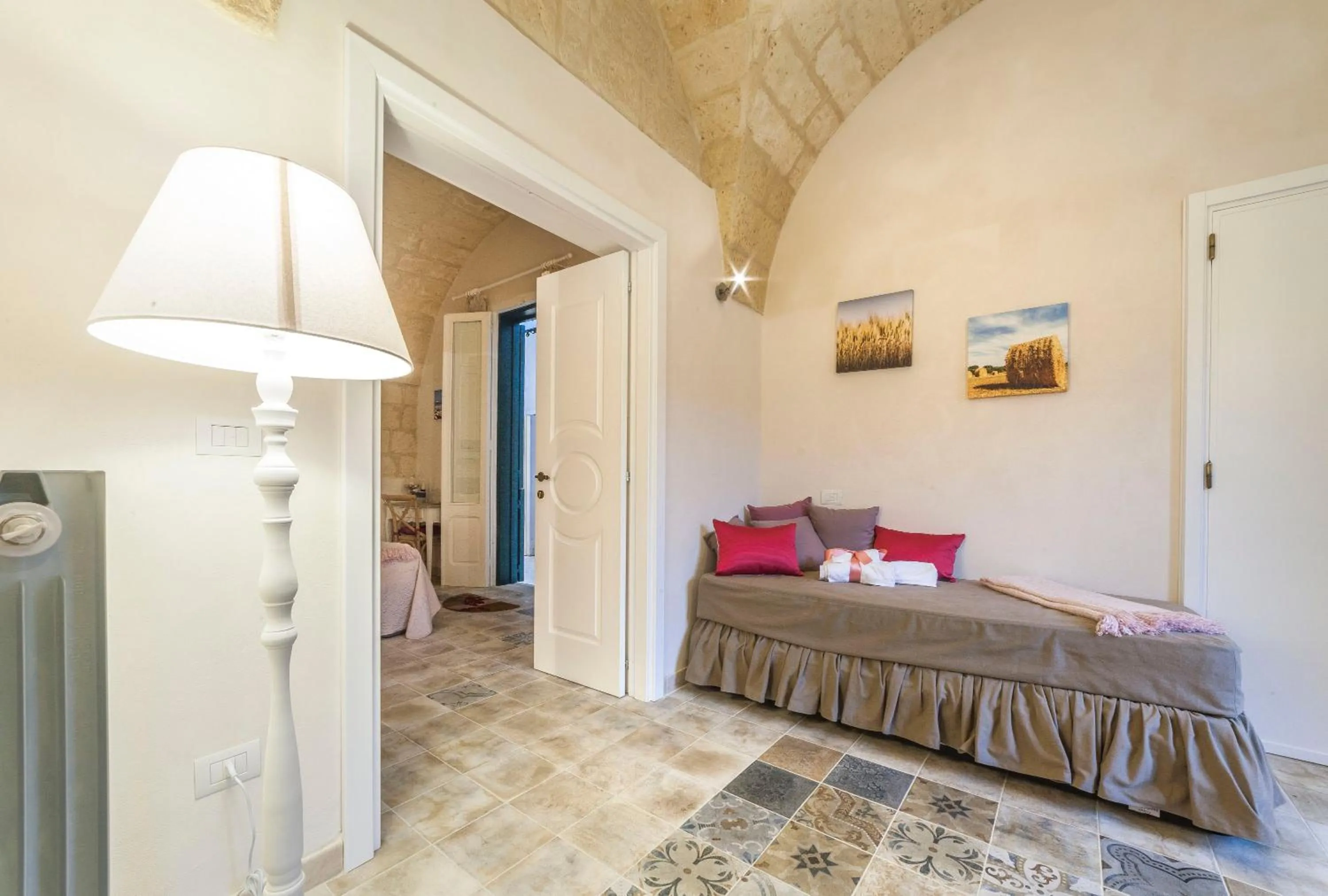 Photo of the whole room, Bed in La Luna In Cortile