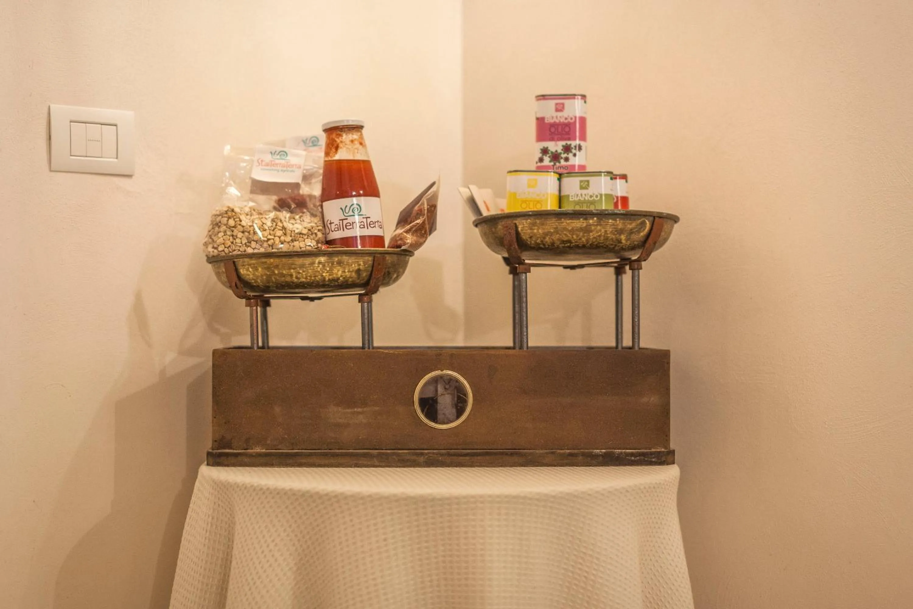 Decorative detail in La Luna In Cortile