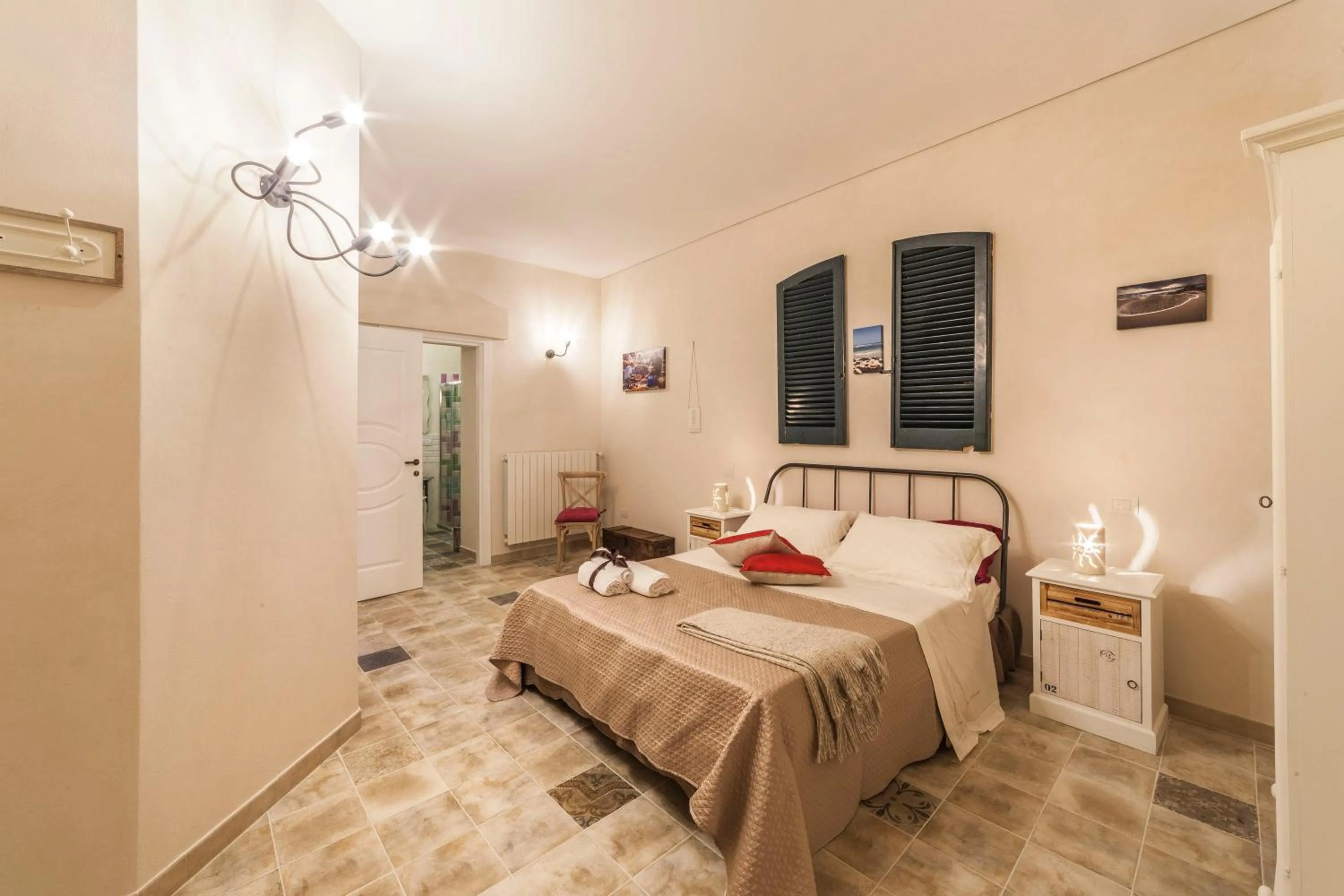 Photo of the whole room, Bed in La Luna In Cortile