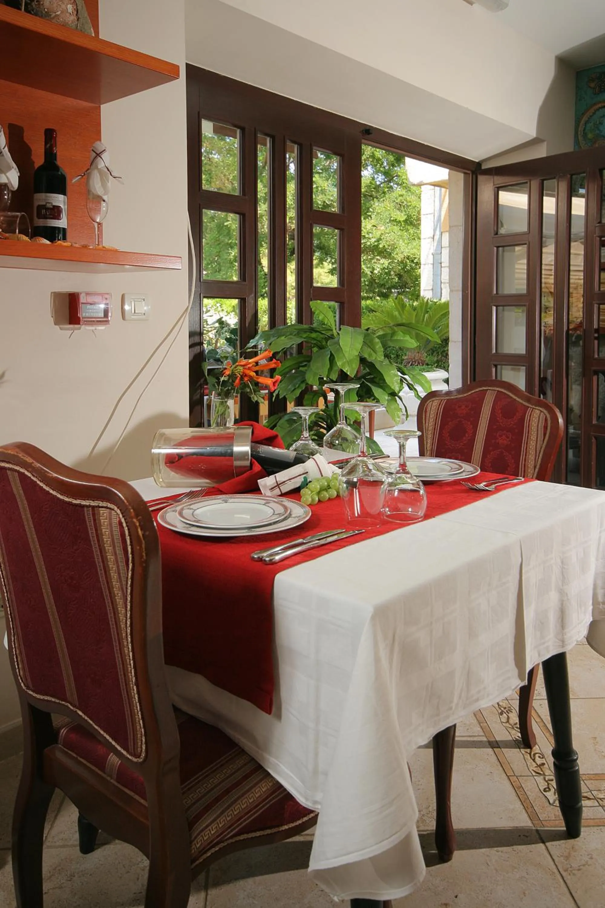 Restaurant/places to eat in Hotel Trogir