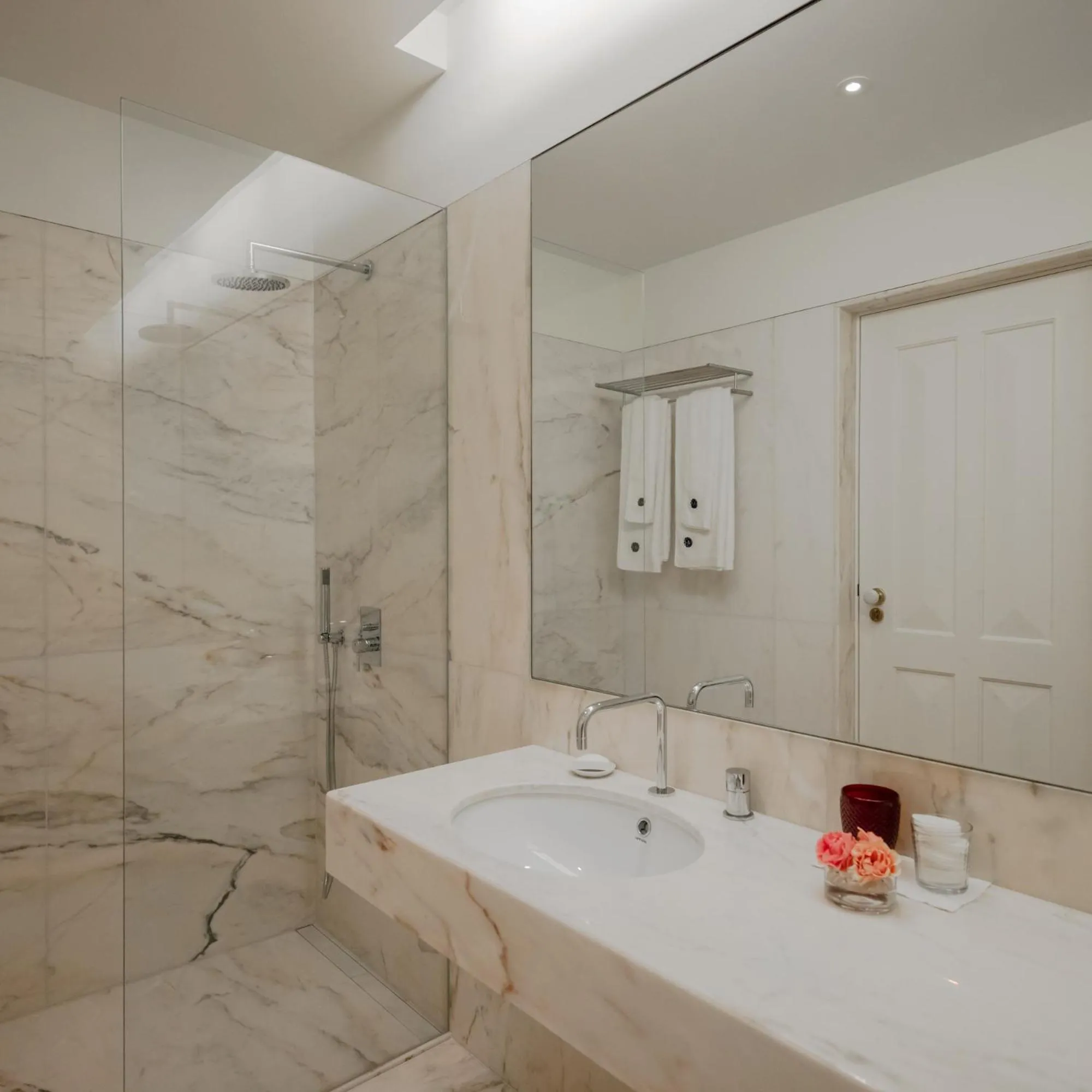 Shower in Hotel Paço de Vitorino