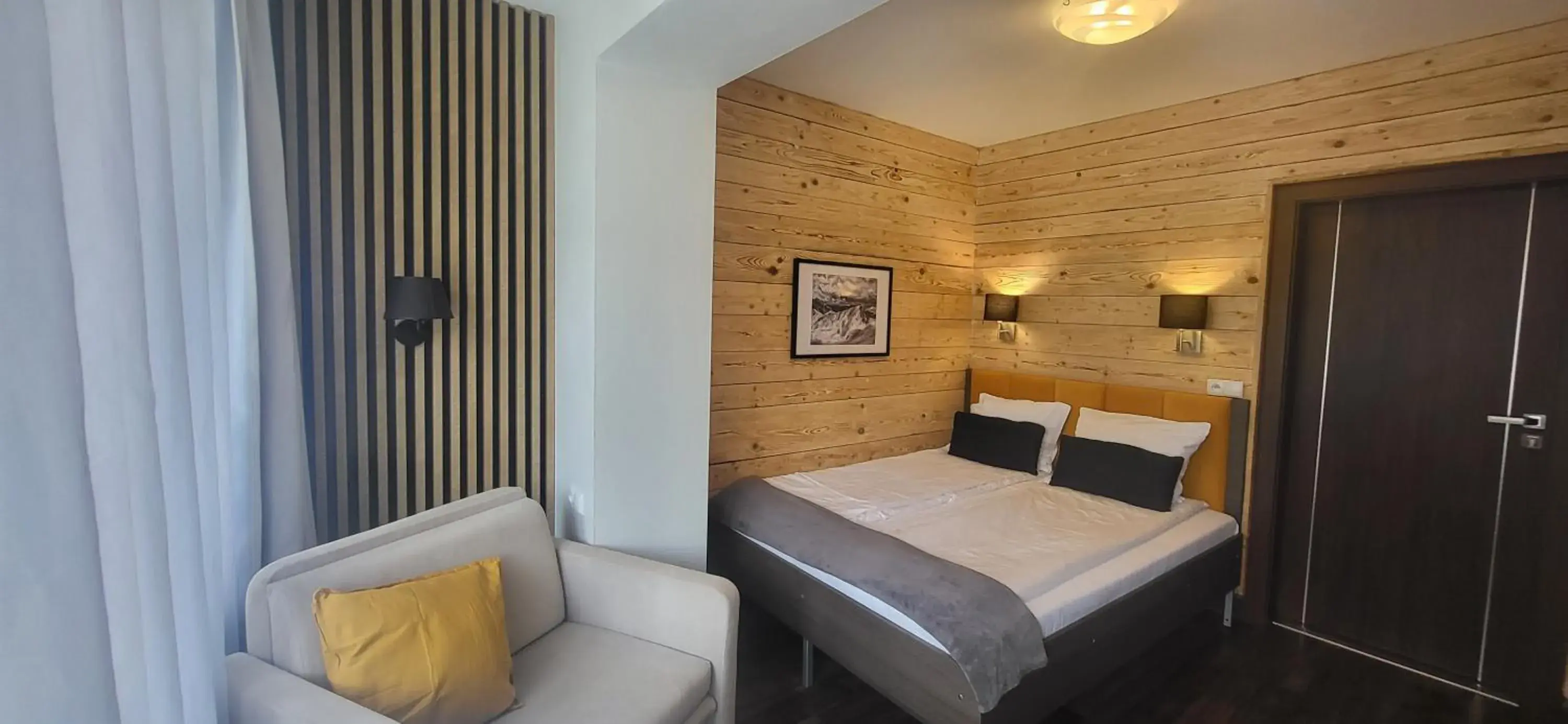 Deluxe Double Room with Extra Bed in Walkowy Dwor Deluxe Double Room with Extra Bed in Walkowy Dwor