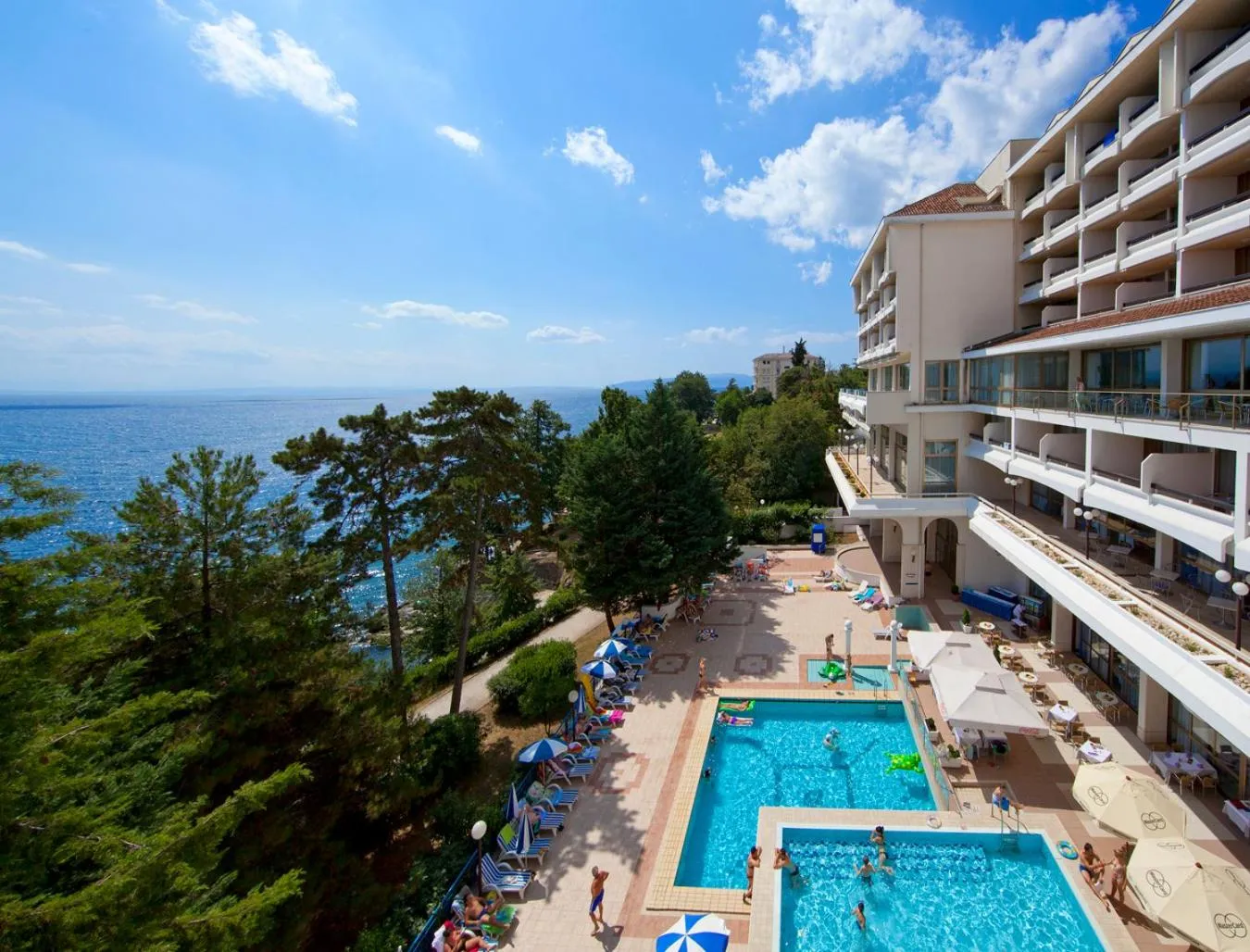 Swimming pool in Hotel Excelsior - by Liburnia Hotels & Villas