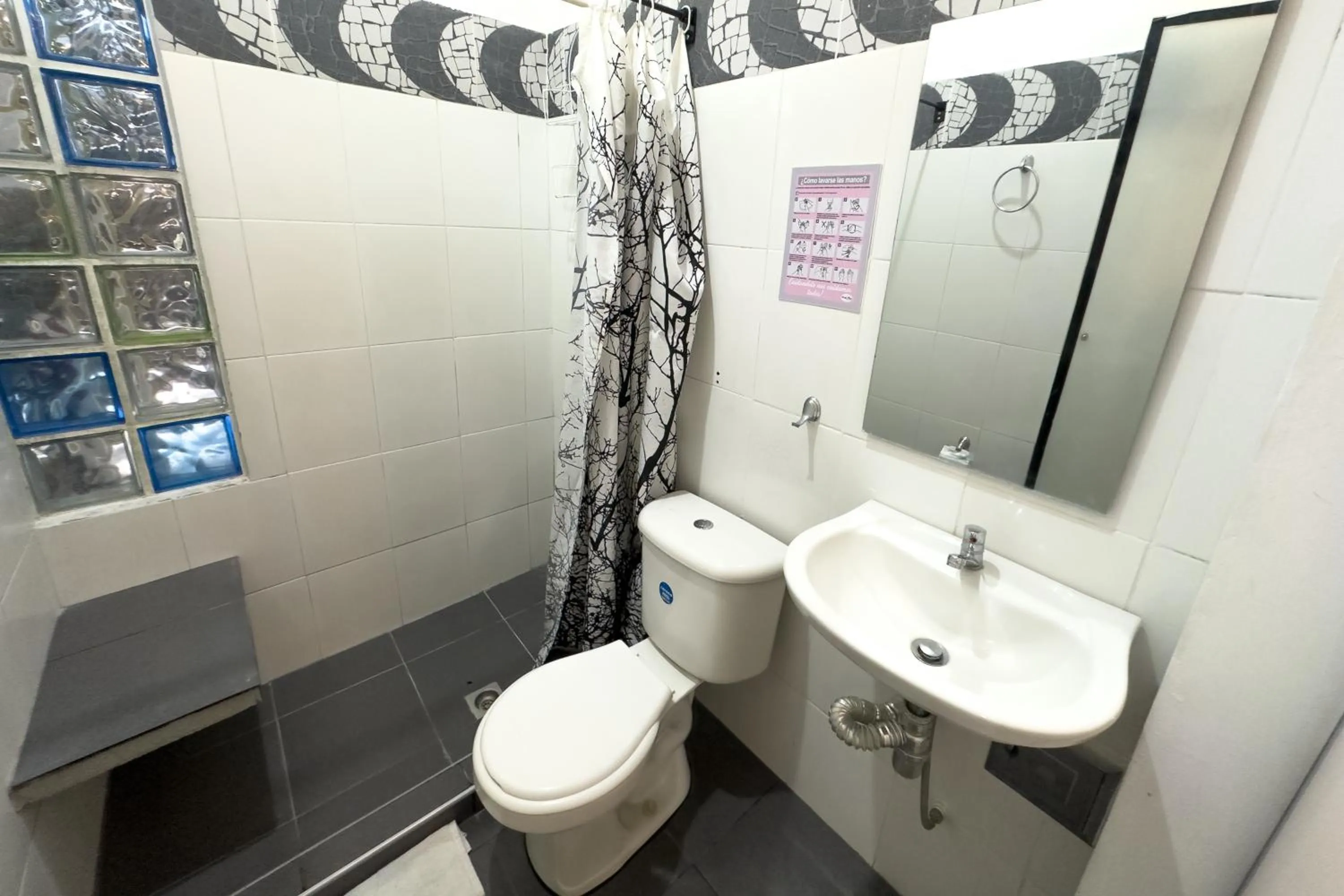 Shower in Hotel Family House Rodadero