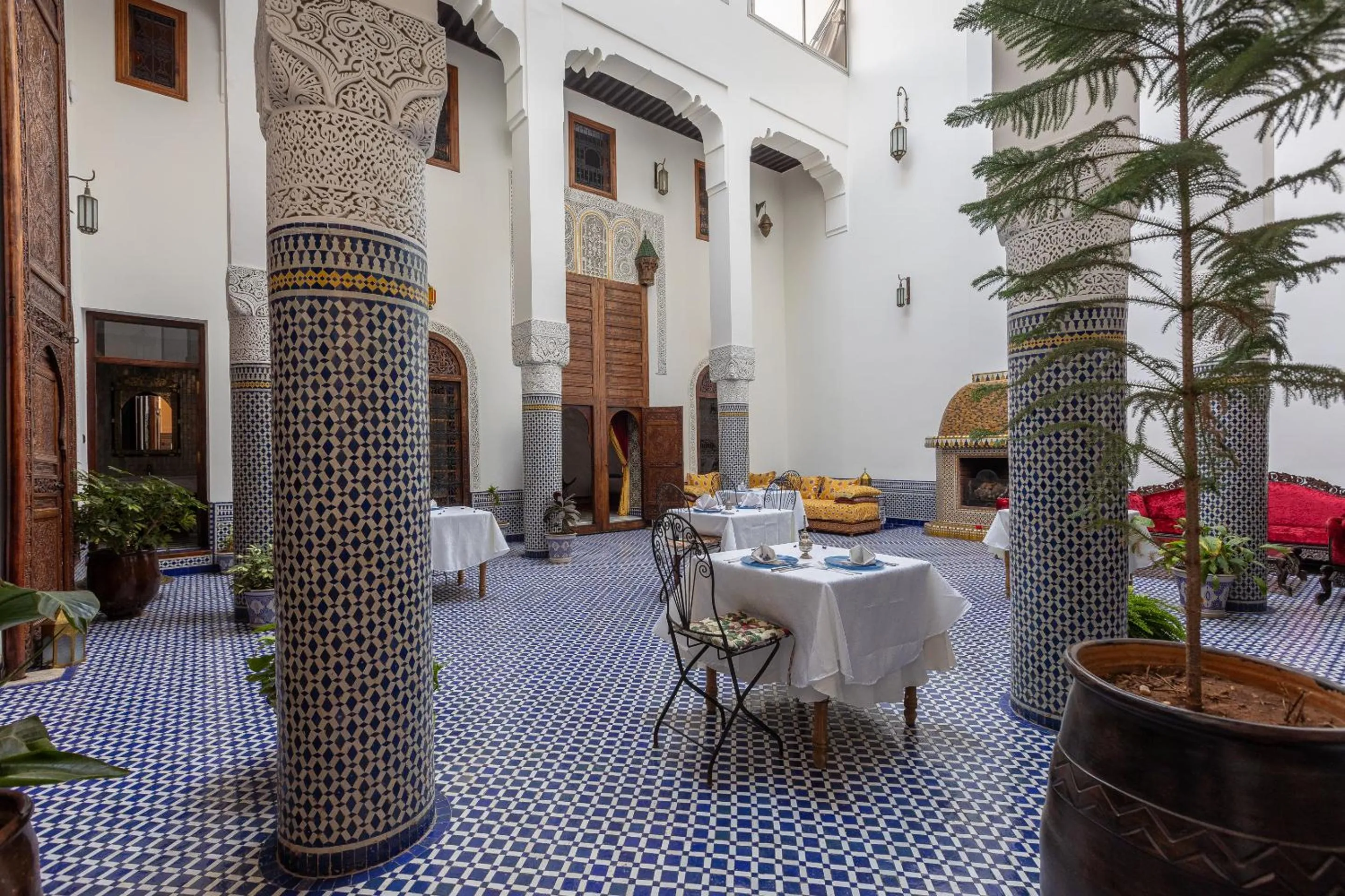 Restaurant/places to eat in Palais Nazha Fes - Luxury Lodging