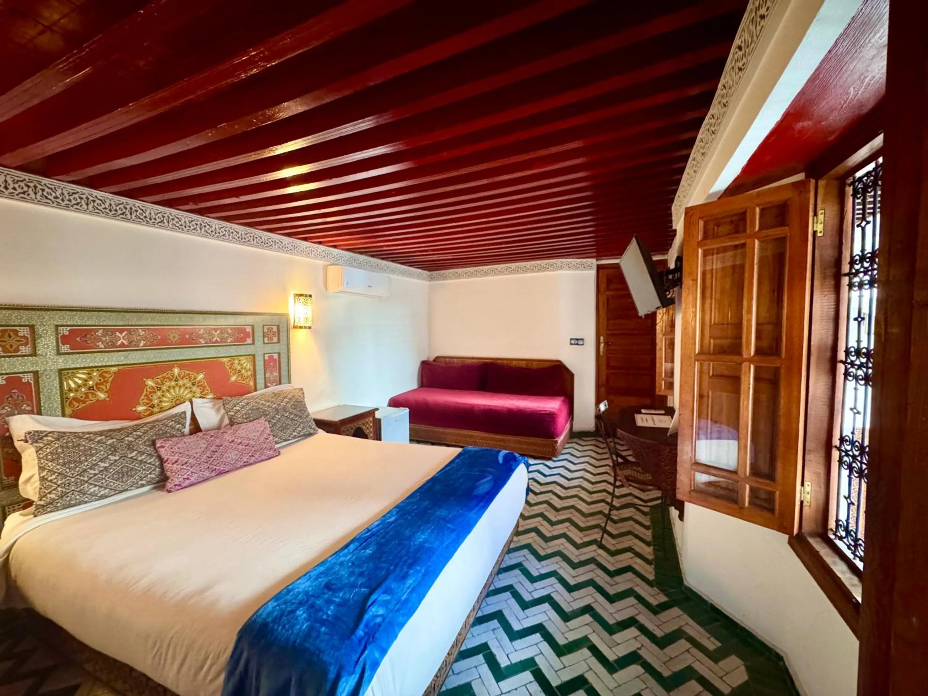 Bedroom, Bed in Palais Nazha Fes - Luxury Lodging