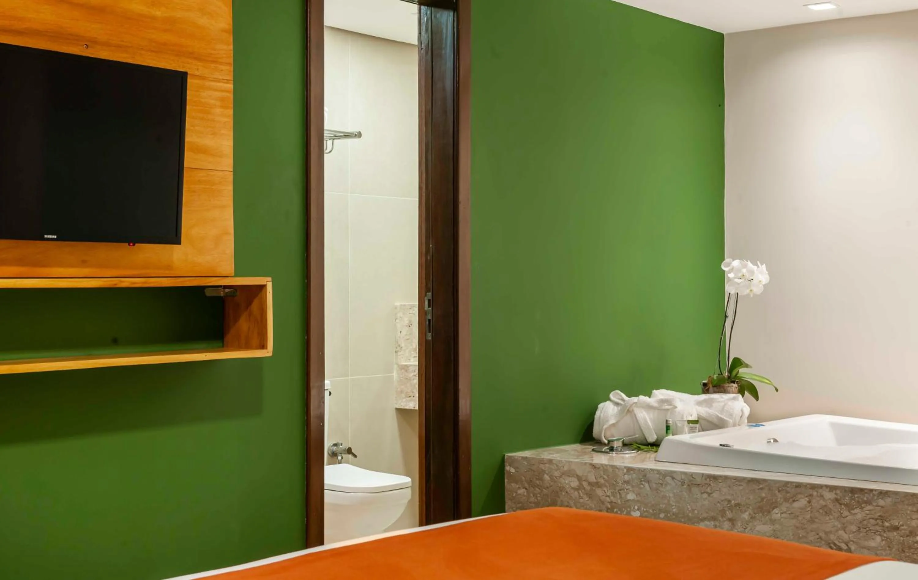 Hot Tub, Bed in Pousada Bahia Tambor