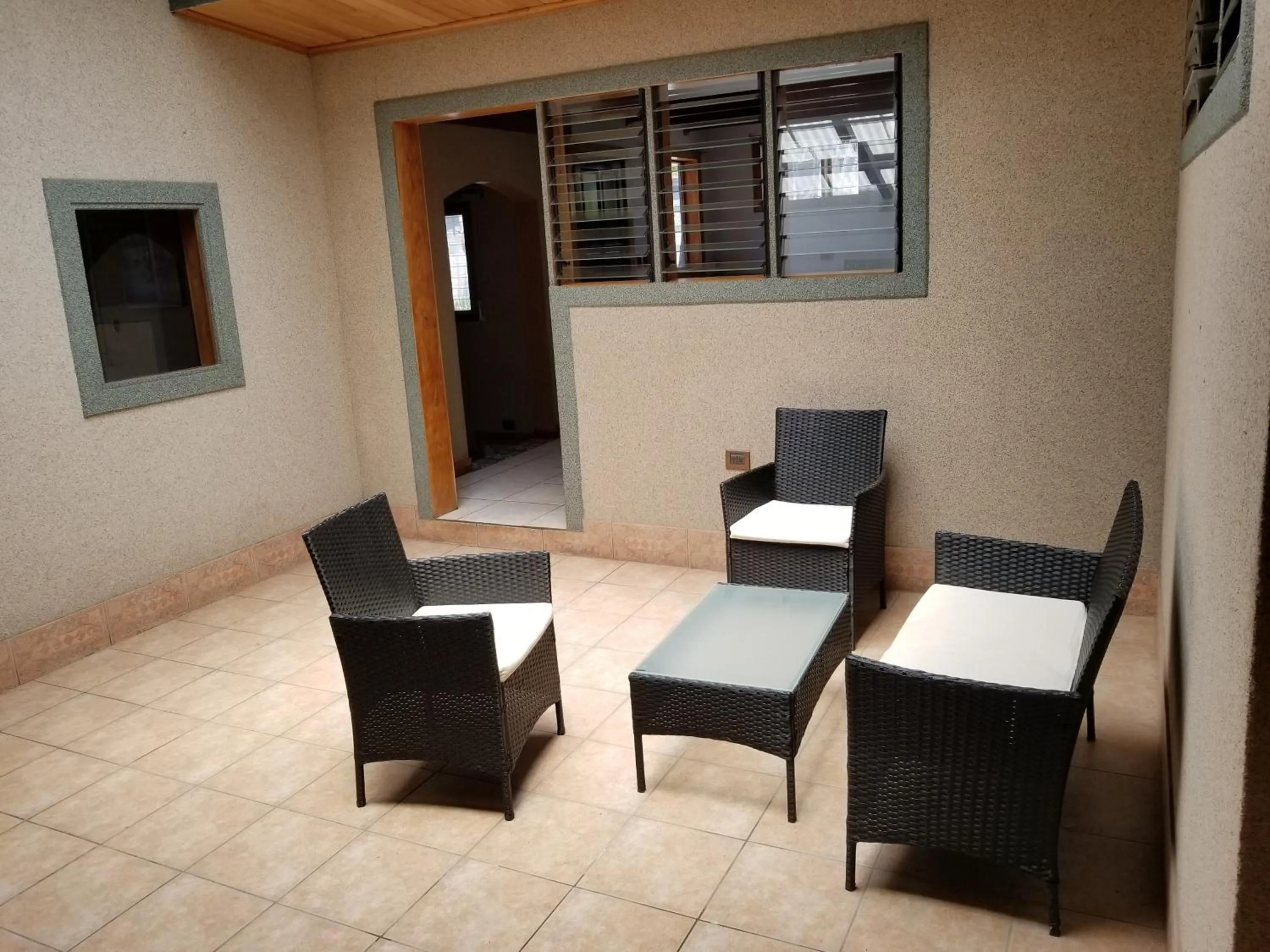 Seating area in Hotel Monte Campana Escazu