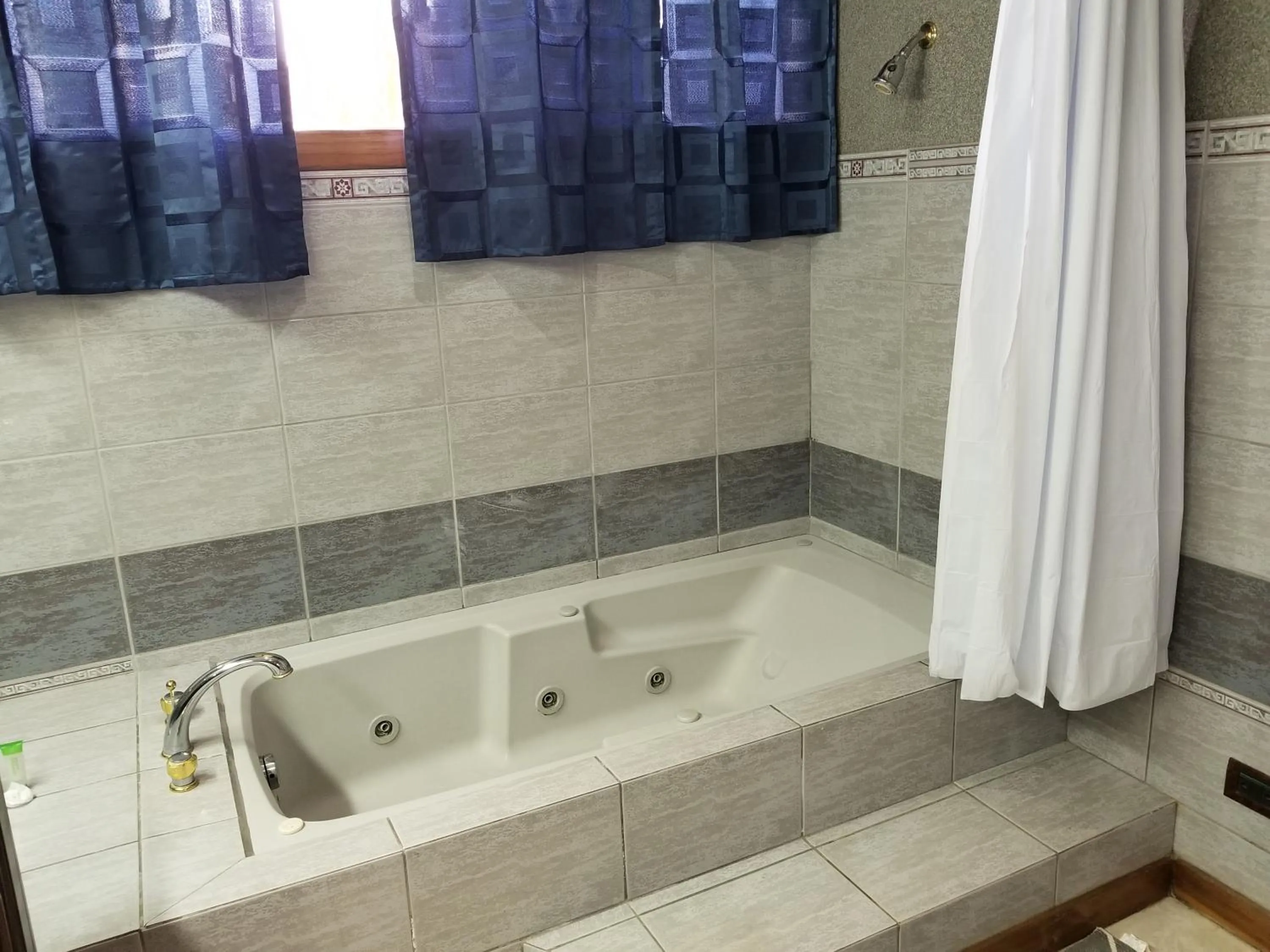 Bathroom in Hotel Monte Campana Escazu