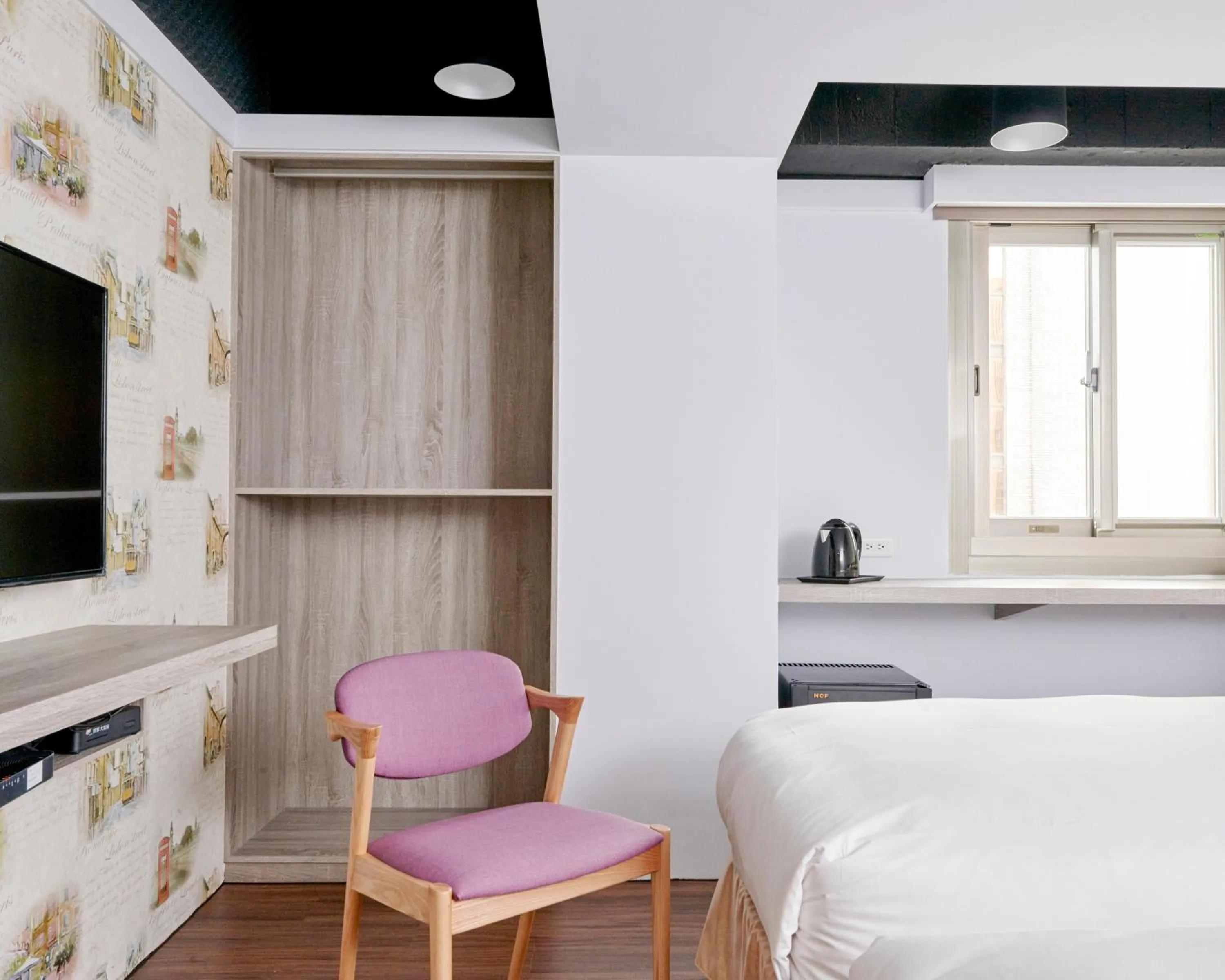 Photo of the whole room, Bed in Bon Hotel Taipei