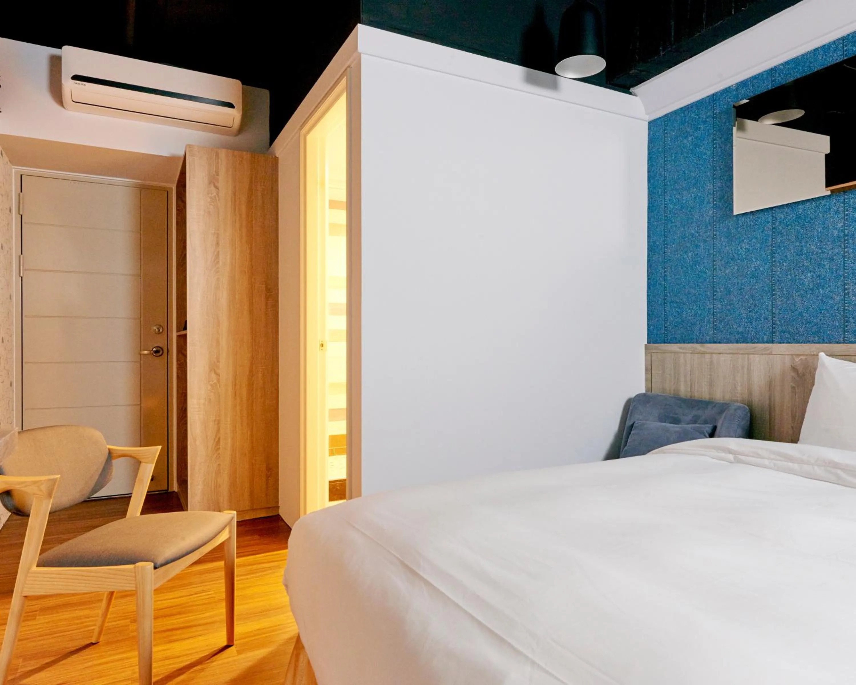 Photo of the whole room, Bed in Bon Hotel Taipei