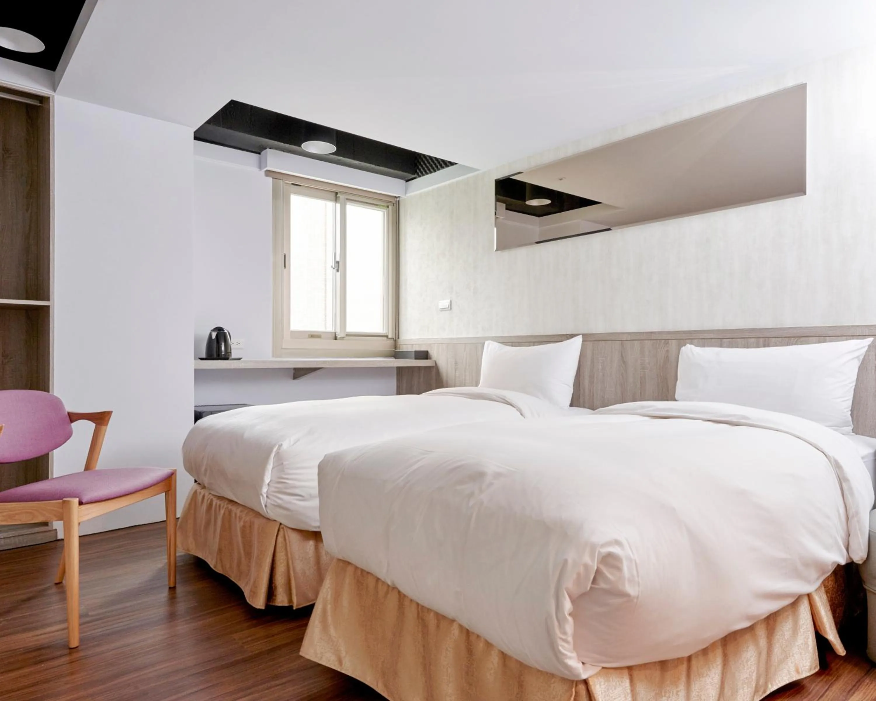 Photo of the whole room, Bed in Bon Hotel Taipei