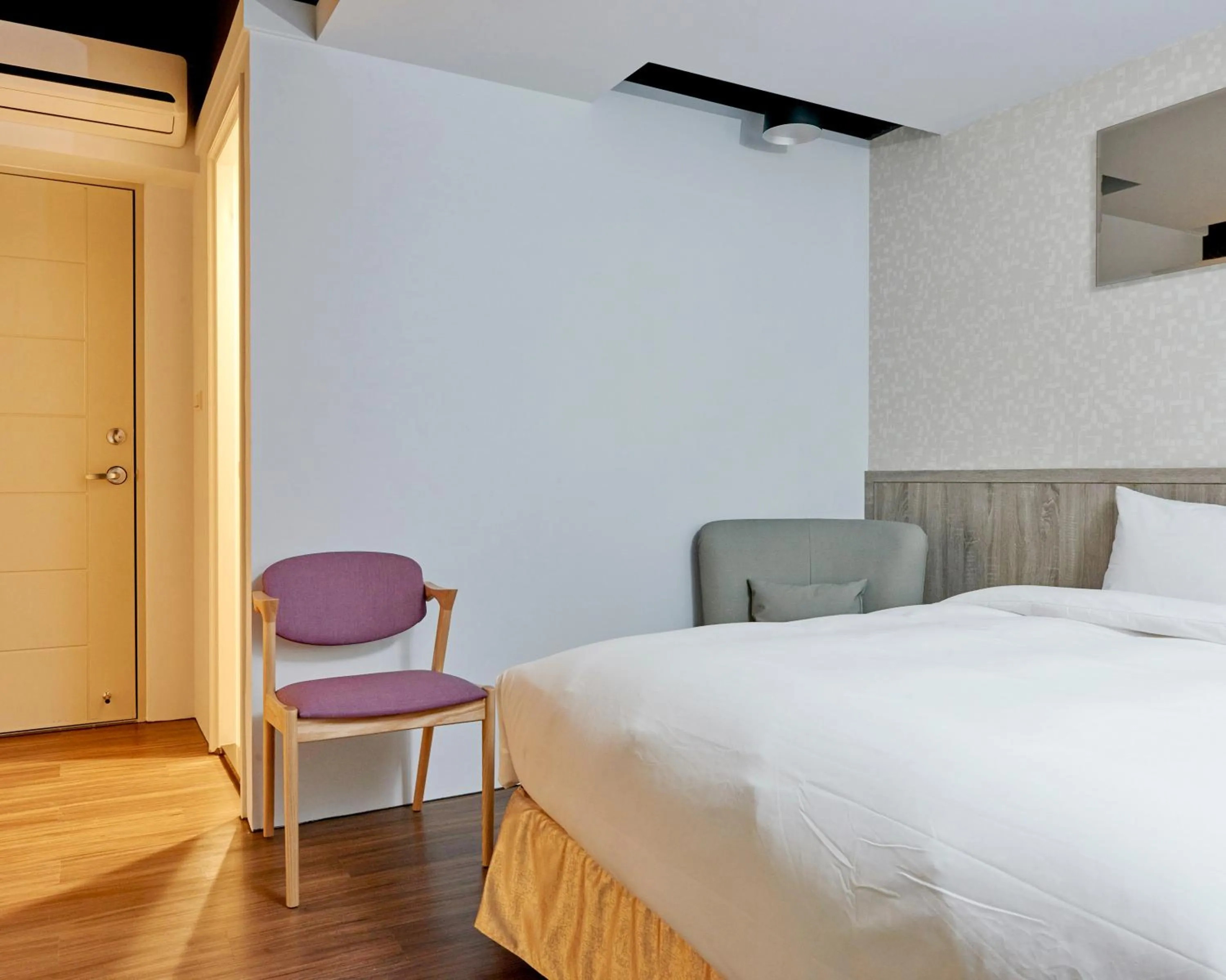 Photo of the whole room, Bed in Bon Hotel Taipei