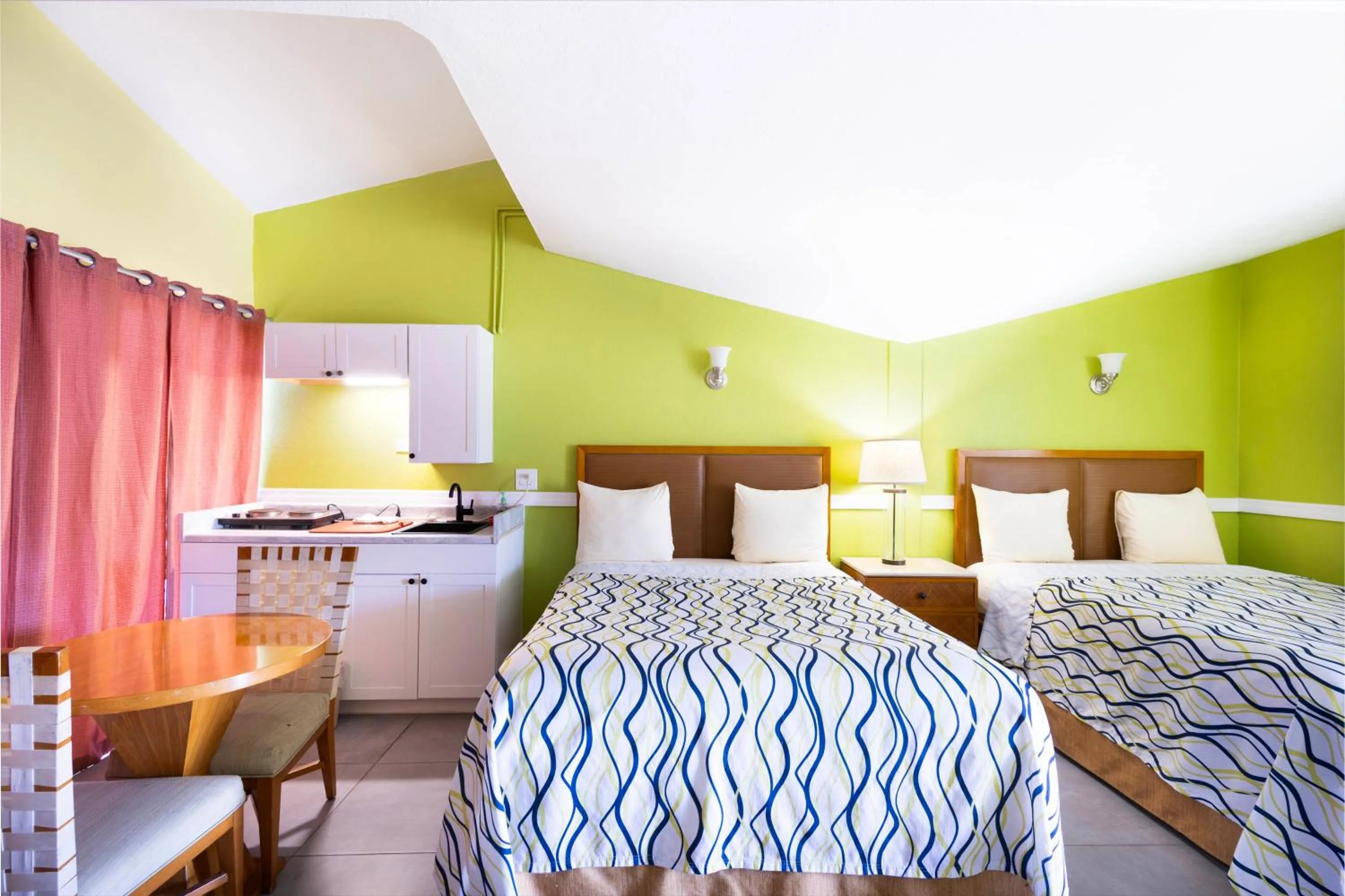 Bed in Warm Mineral Springs Motel