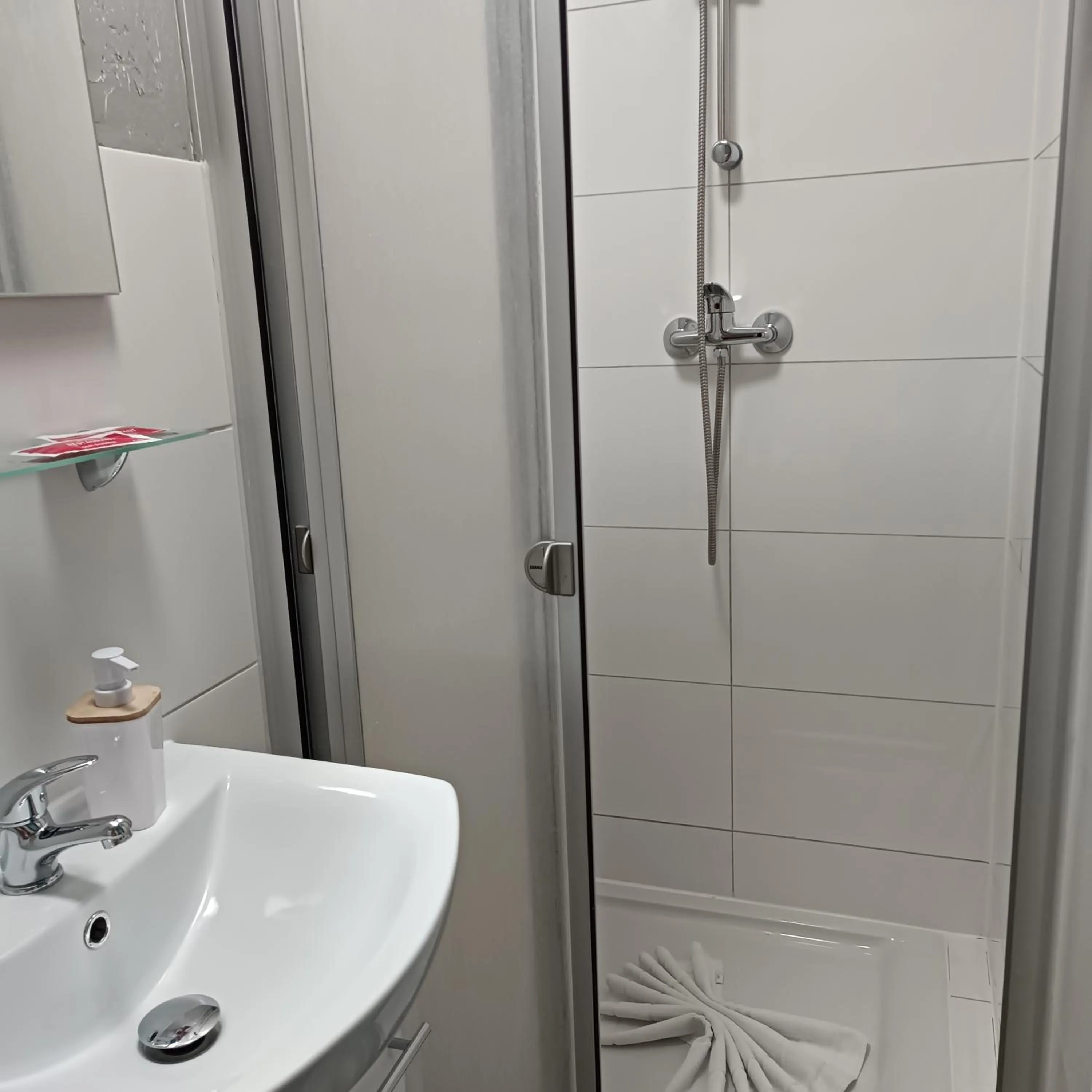 Bathroom in Hotel Ari