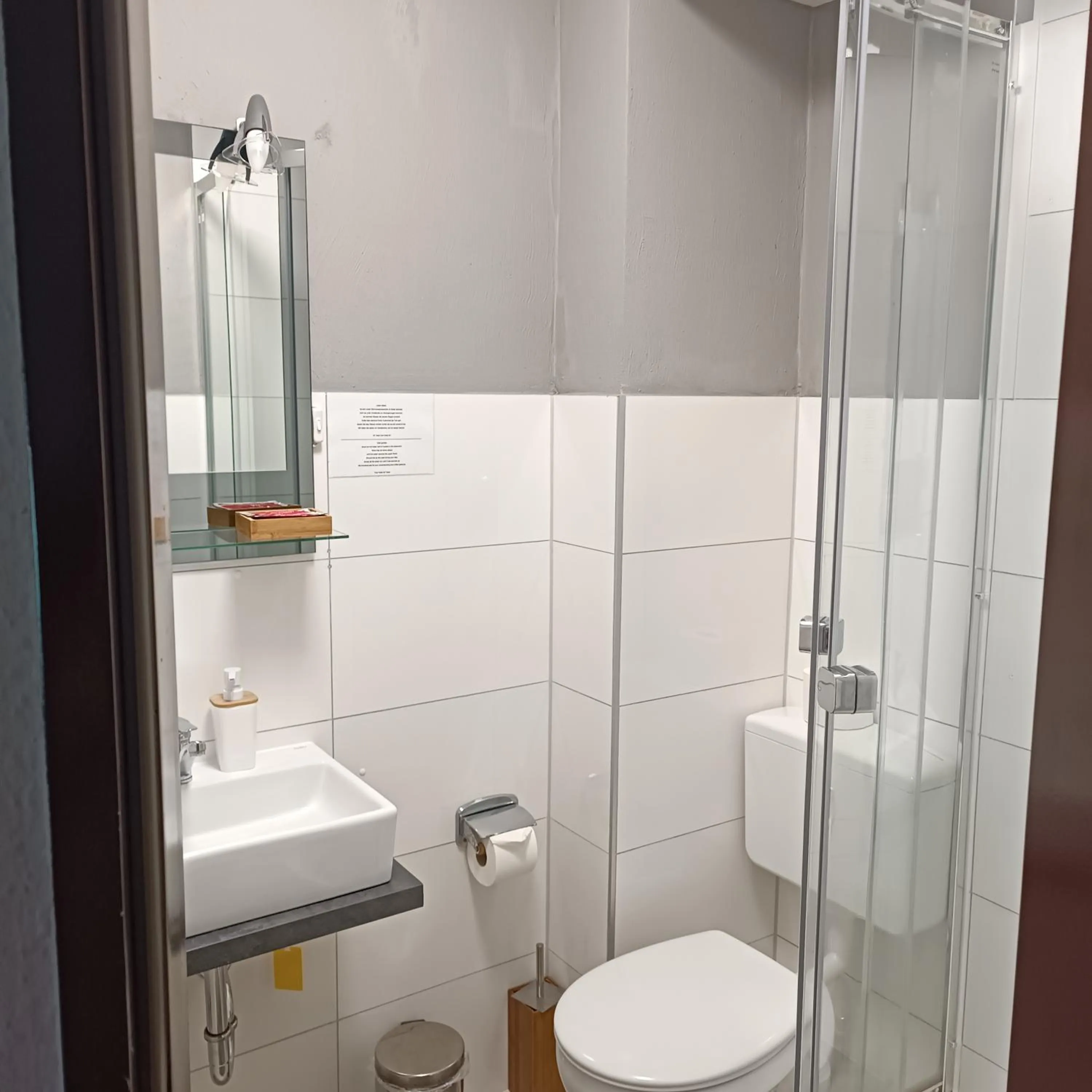 Bathroom in Hotel Ari