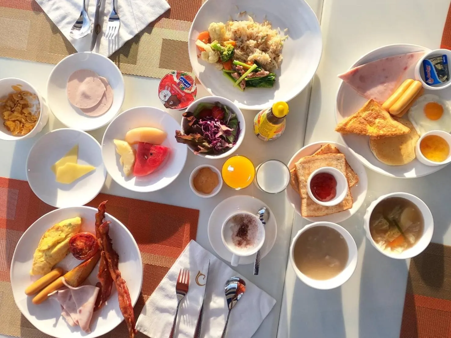 Buffet breakfast in Sonrisa Srirachaที่พักติดทะเล