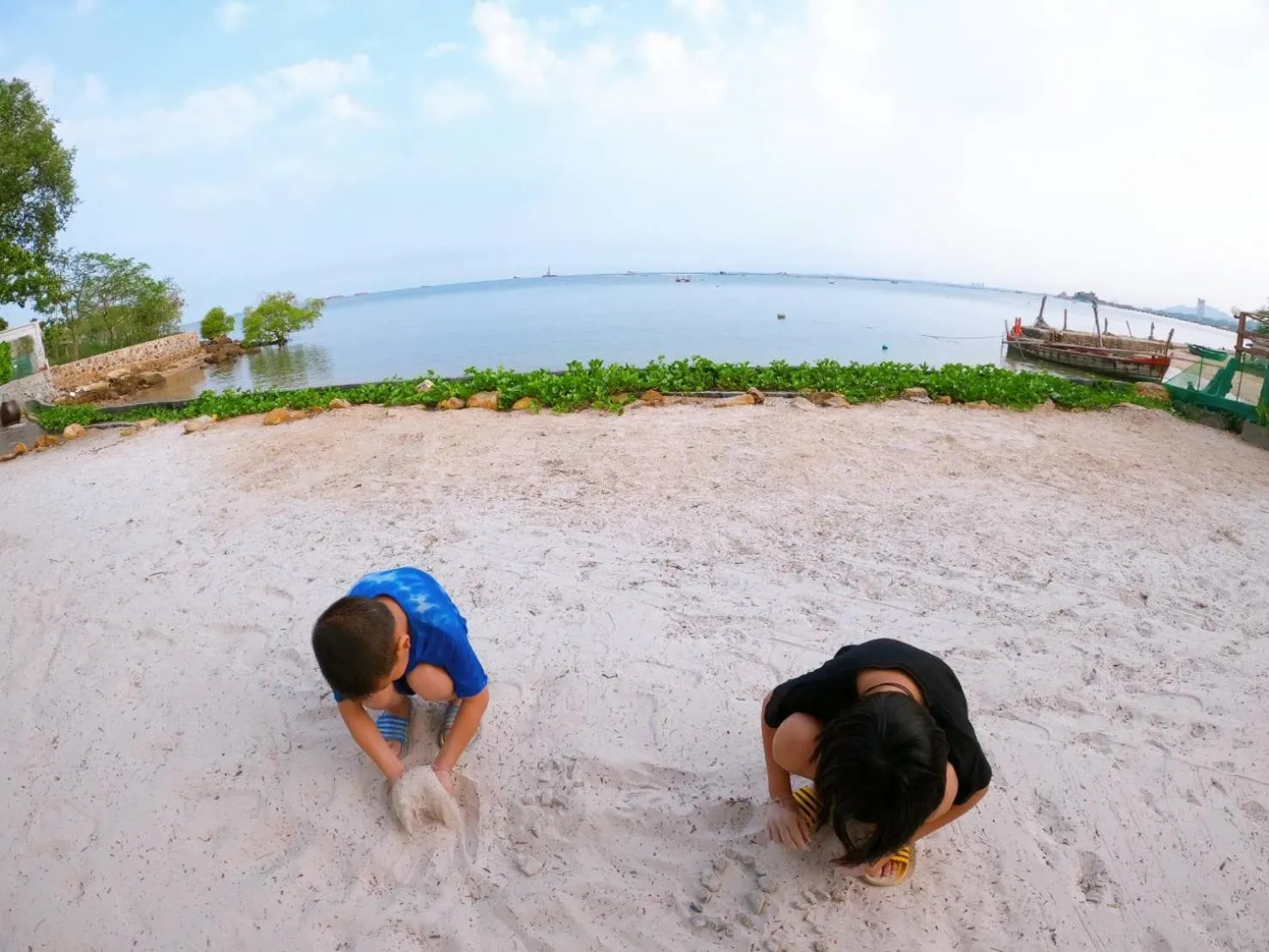 Beach in Sonrisa Srirachaที่พักติดทะเล