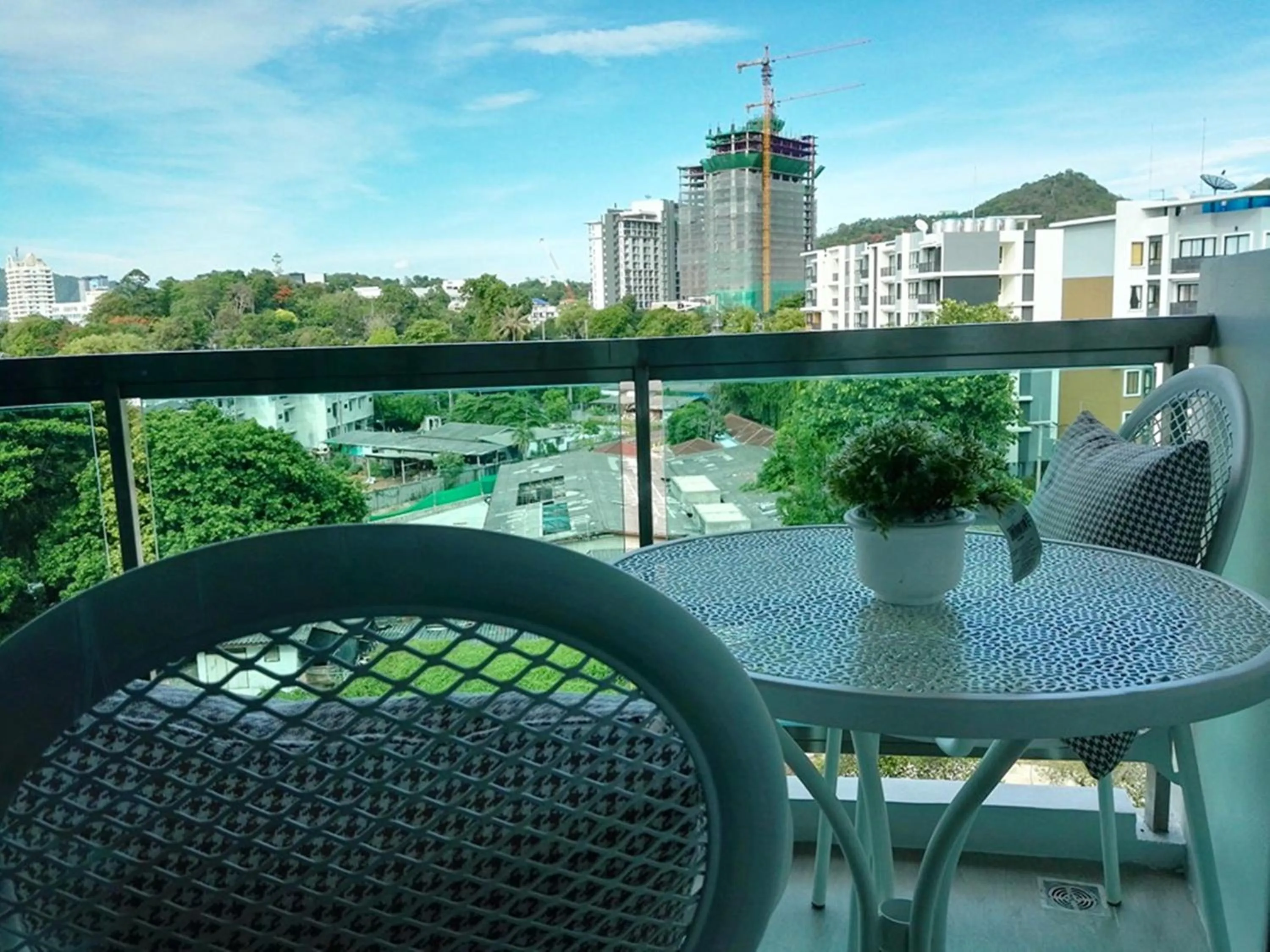 Balcony/Terrace in Sonrisa Srirachaที่พักติดทะเล