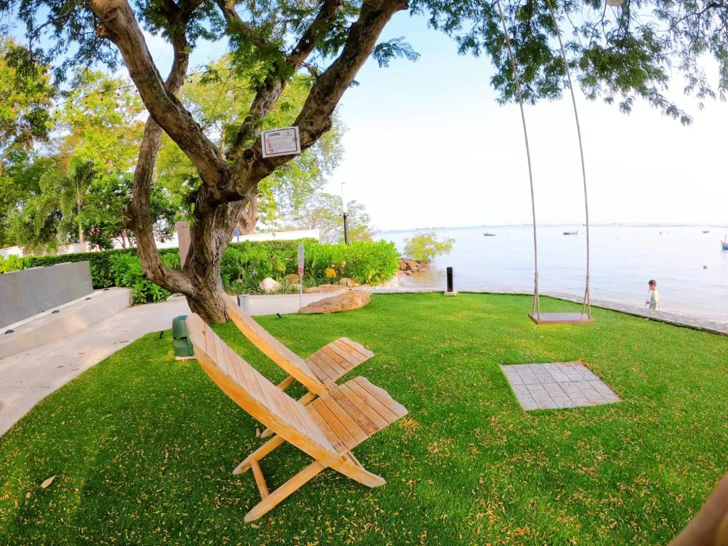 Beach in Sonrisa Srirachaที่พักติดทะเล